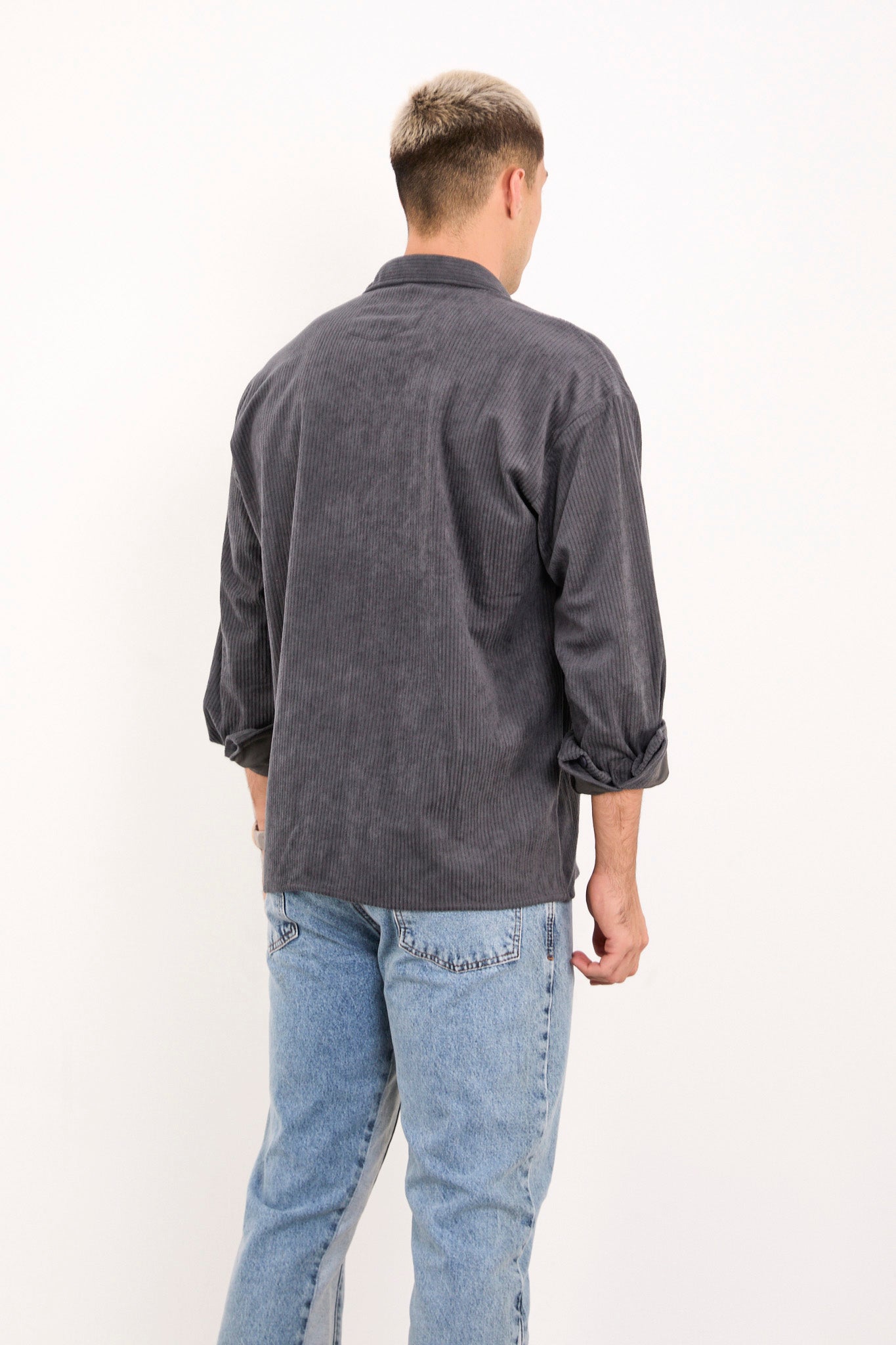color:gray