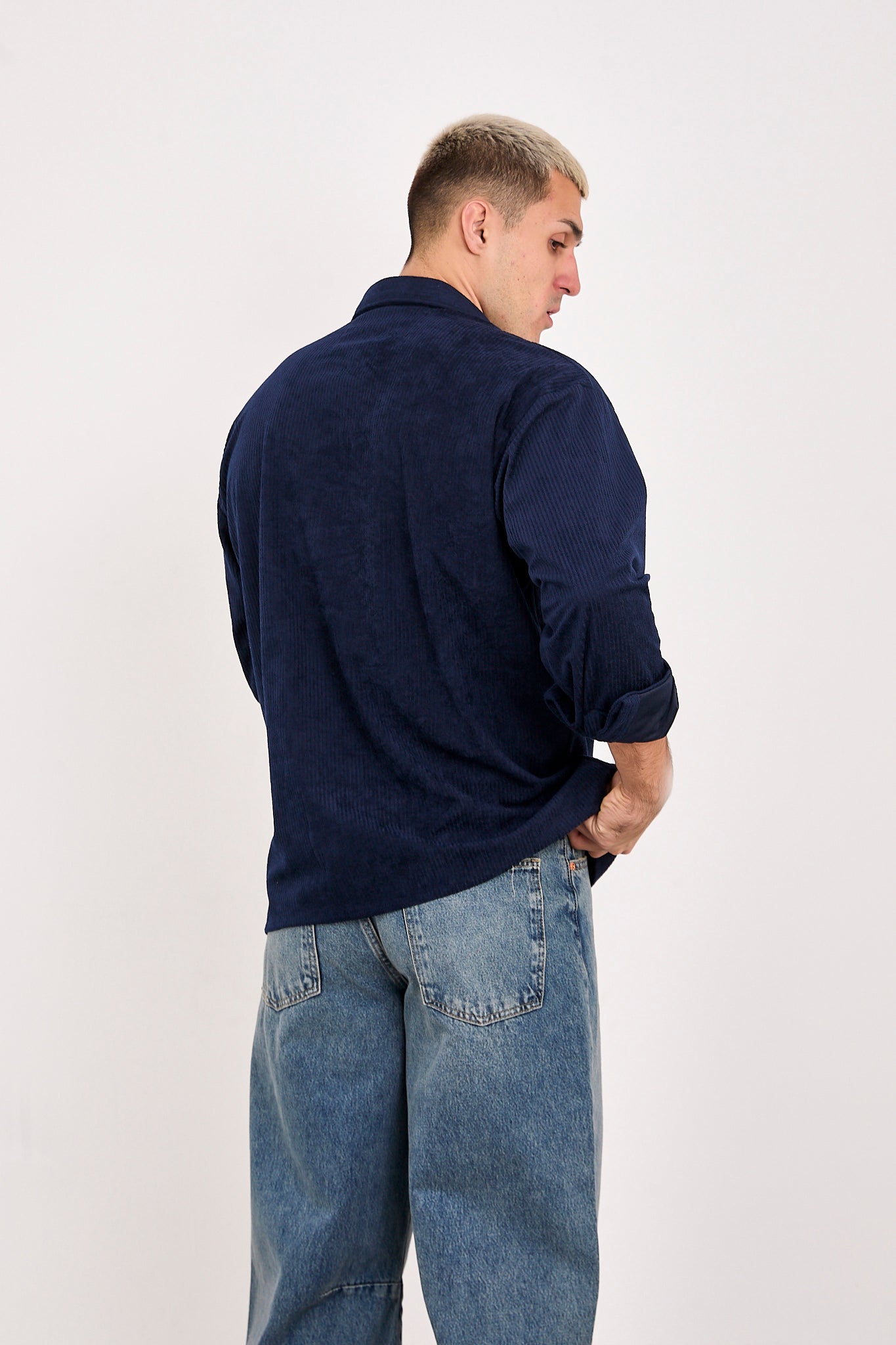 color:navy