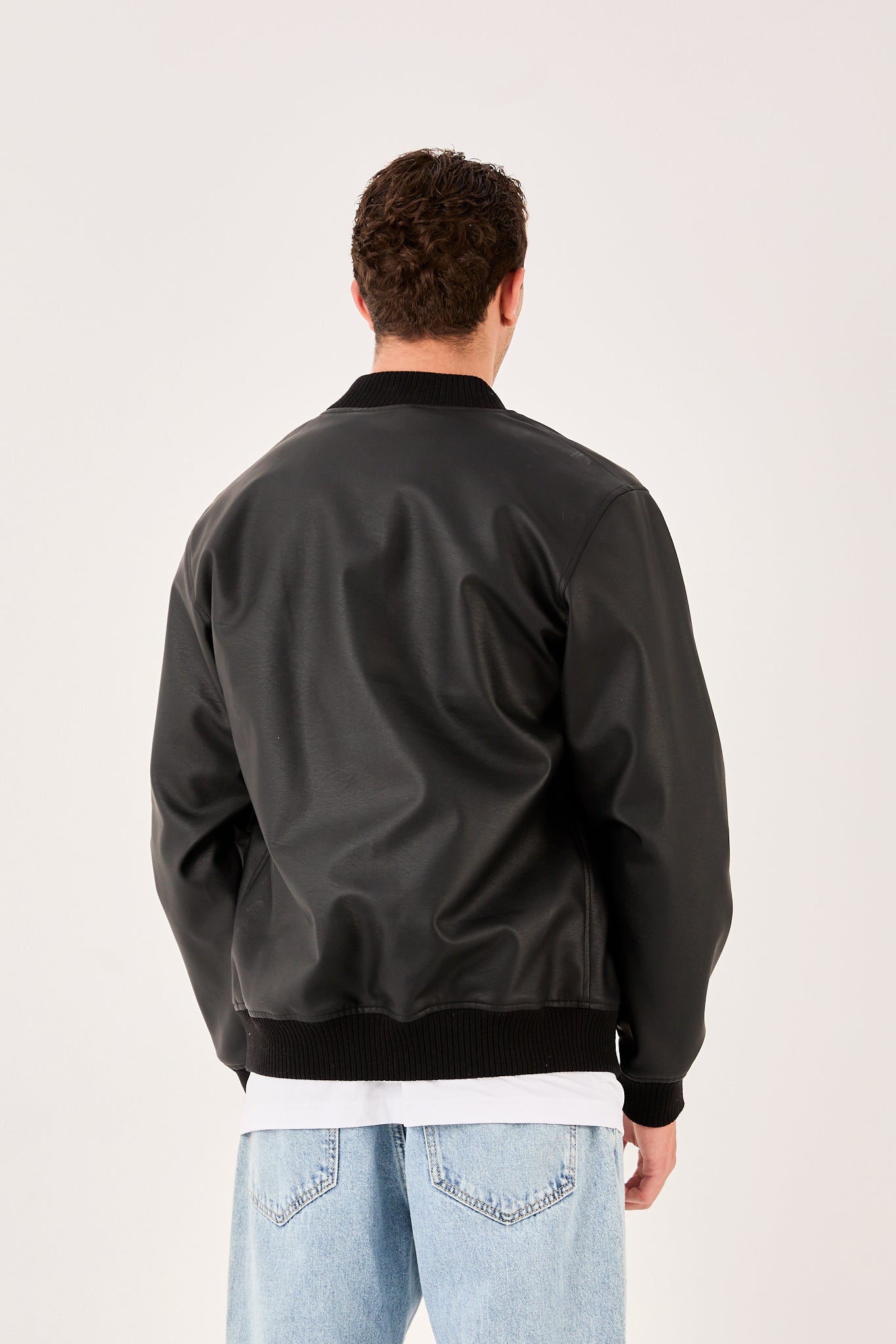 color:black