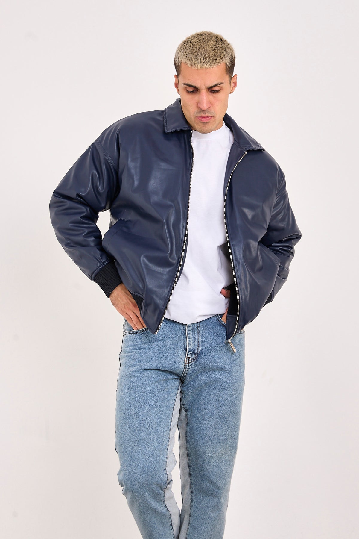 color:navy
