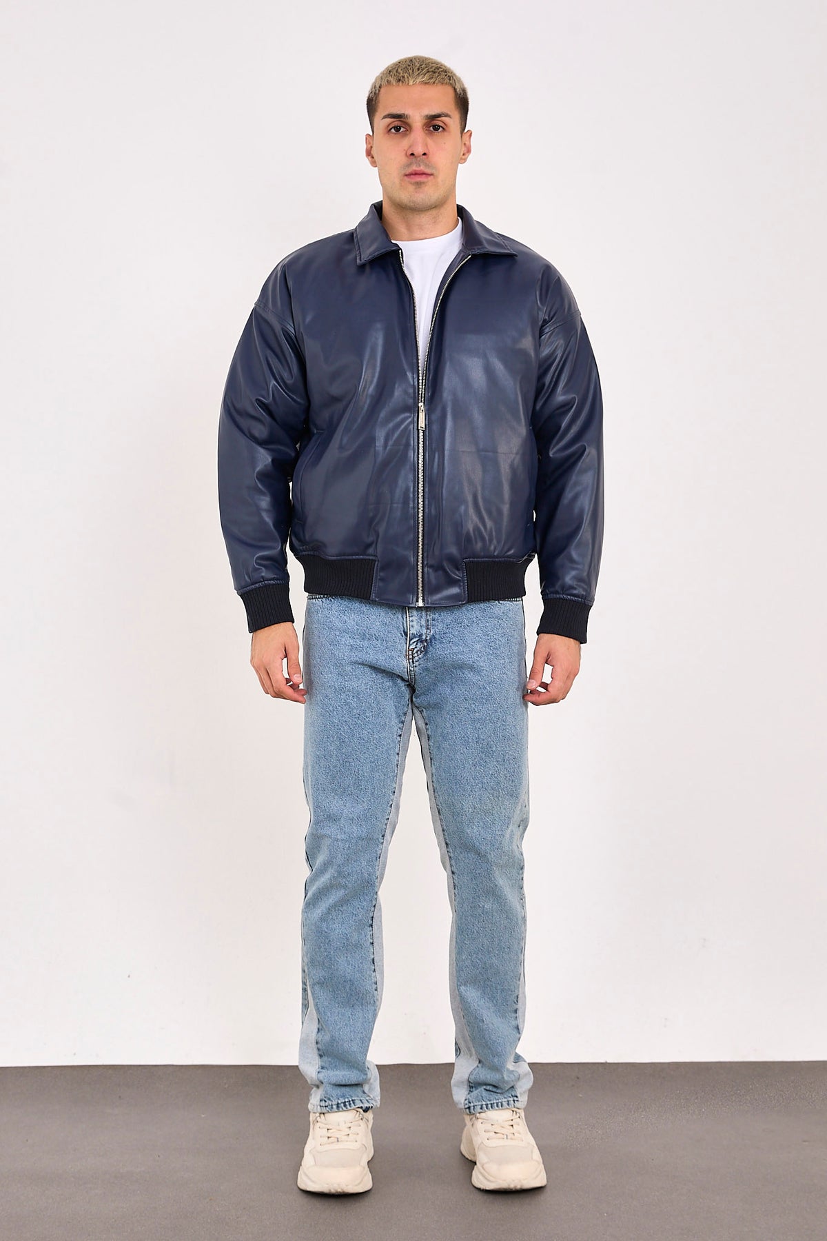 color:navy