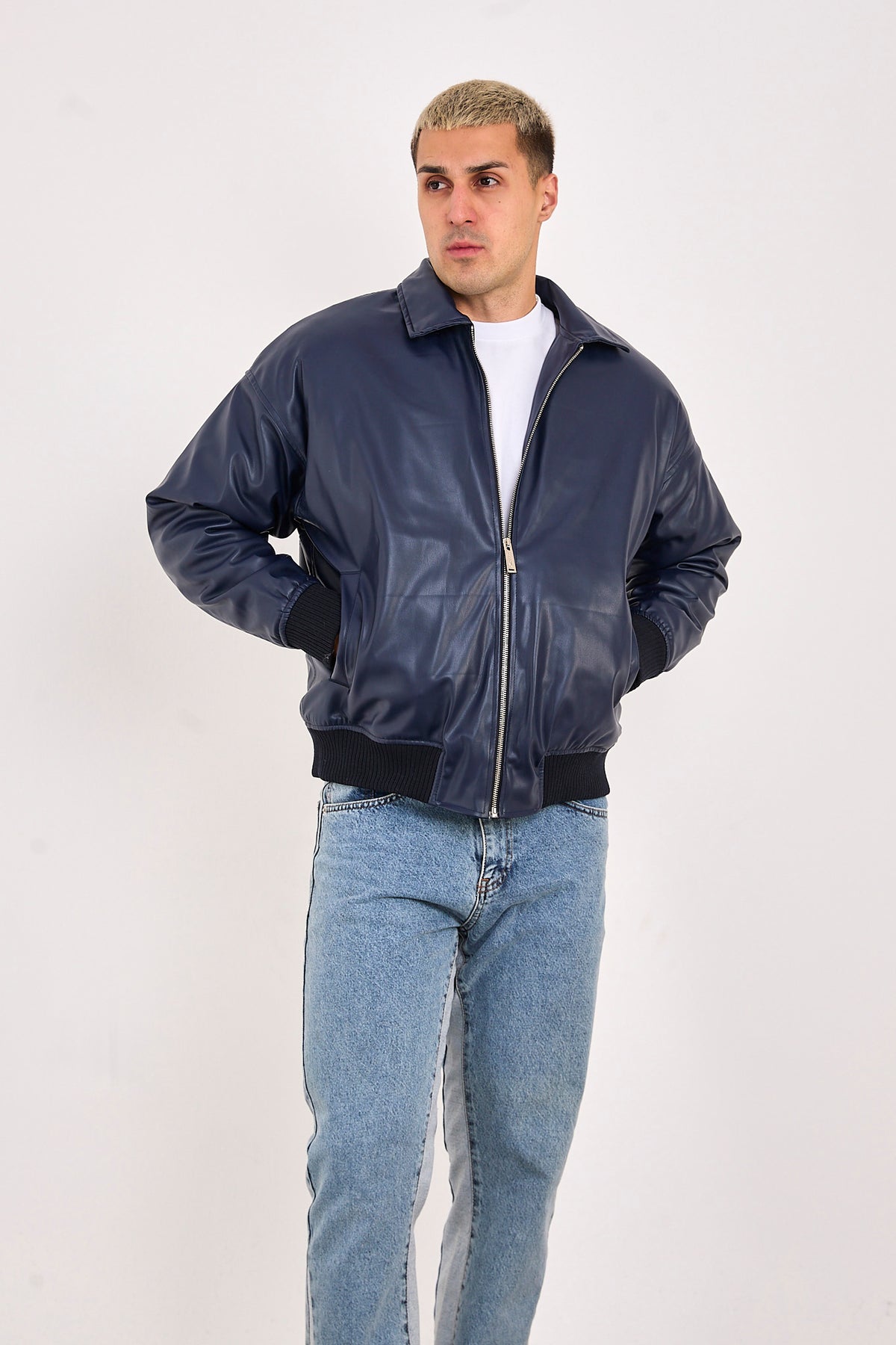 color:navy