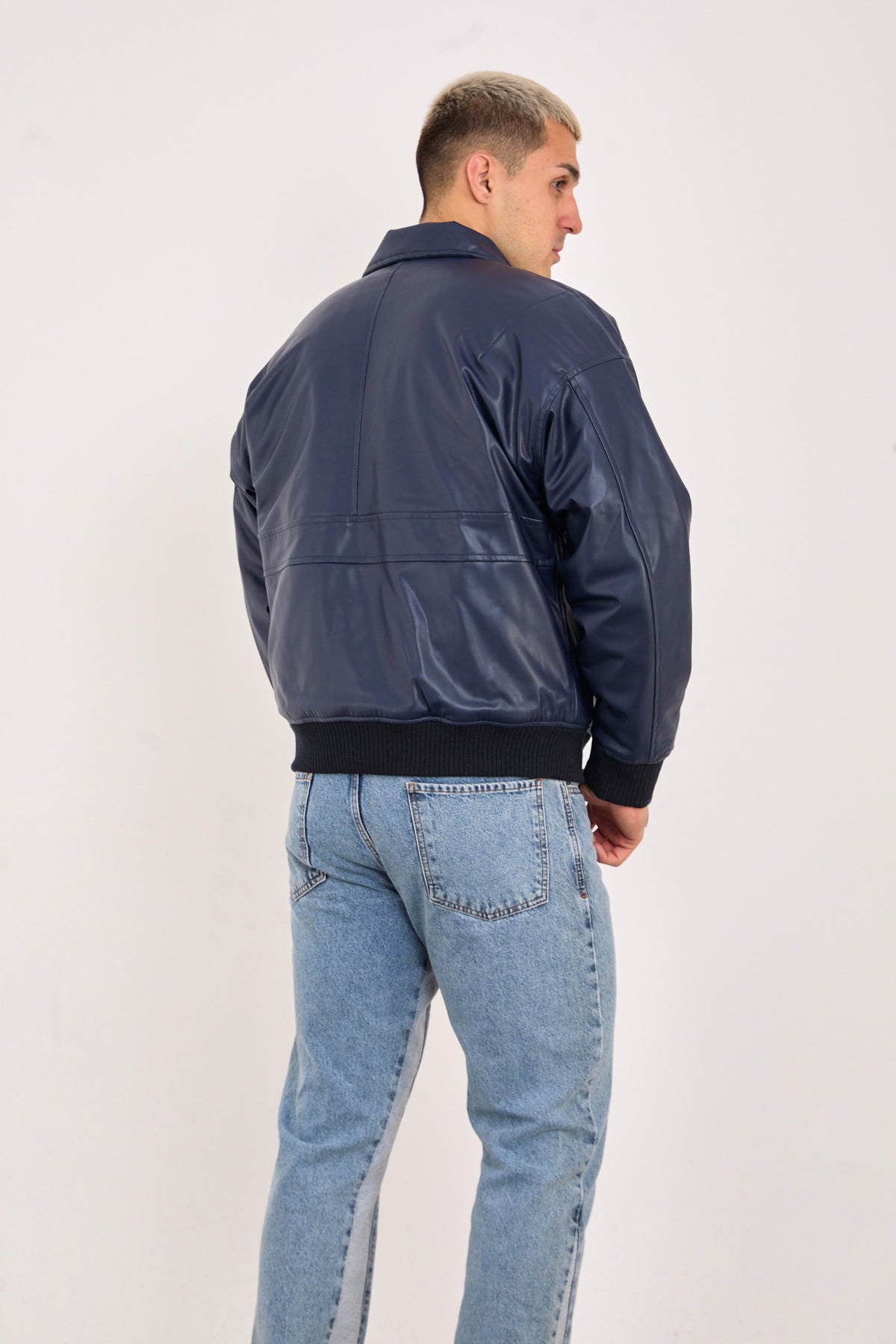 color:navy