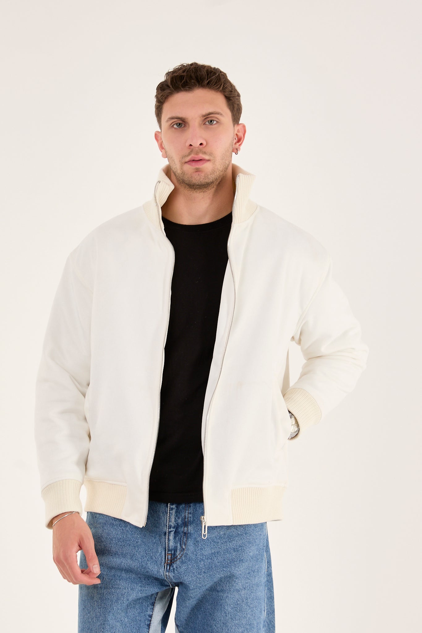 color:white