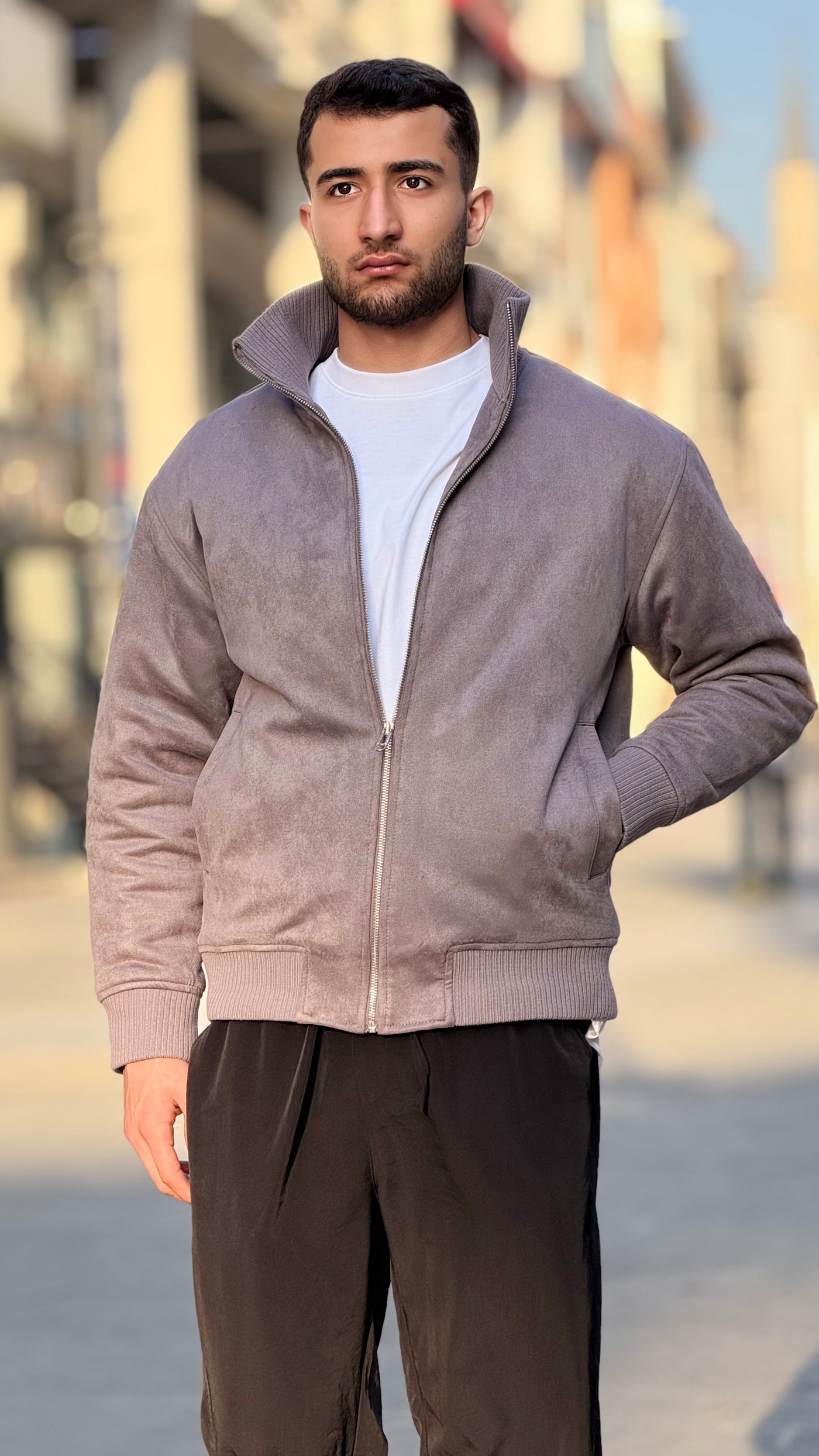 color:gray