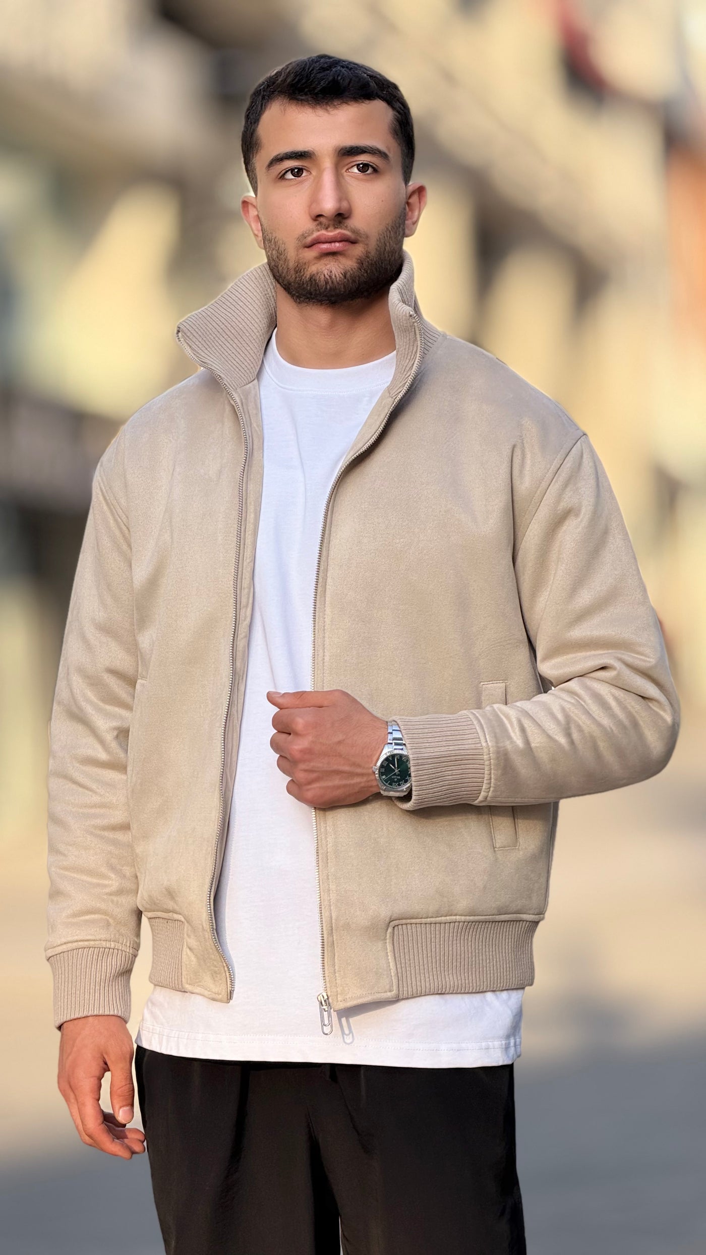 color:beige