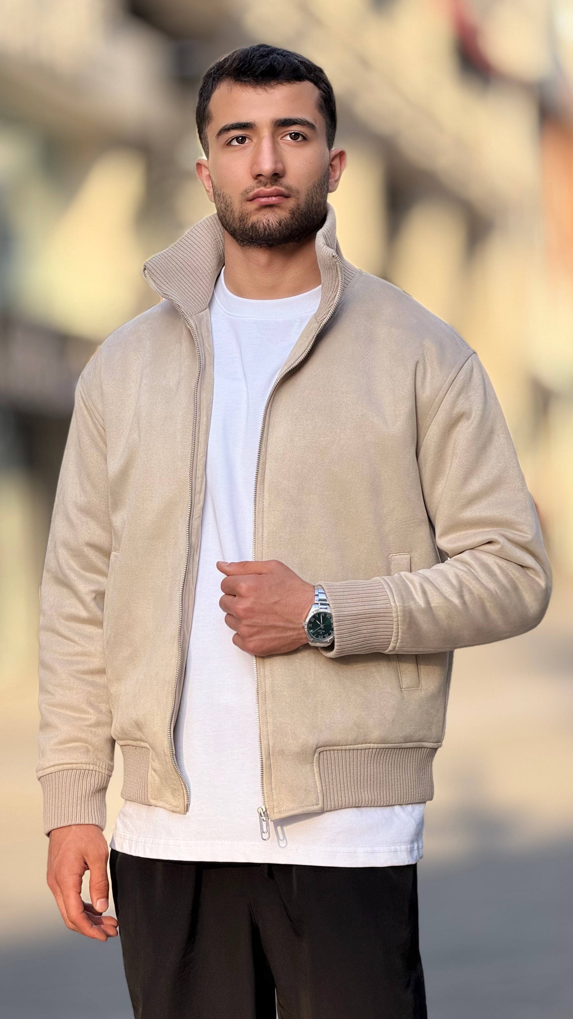 color:beige