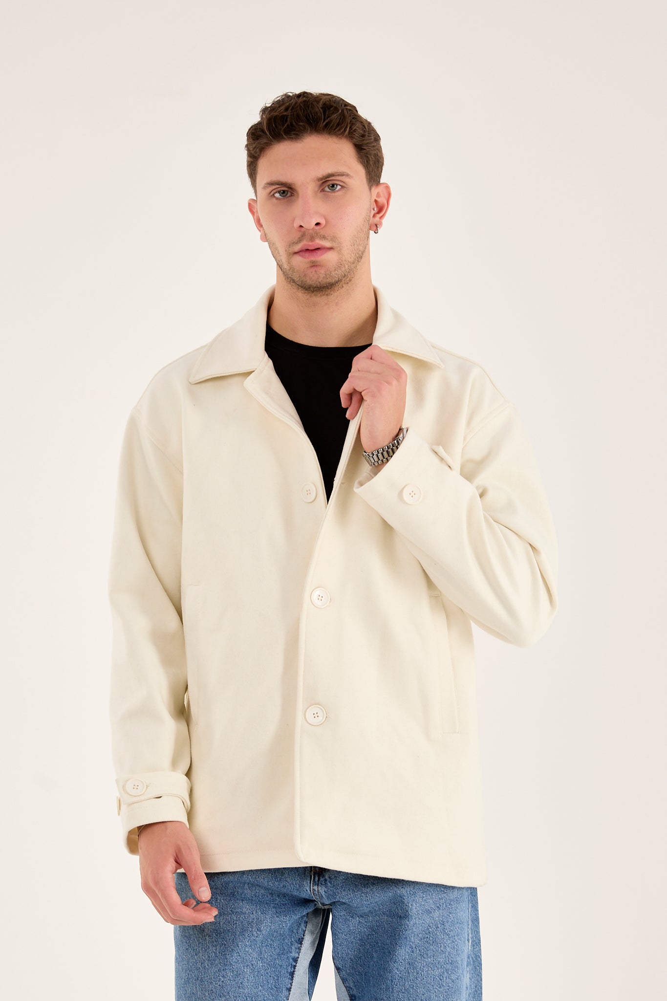 color:white