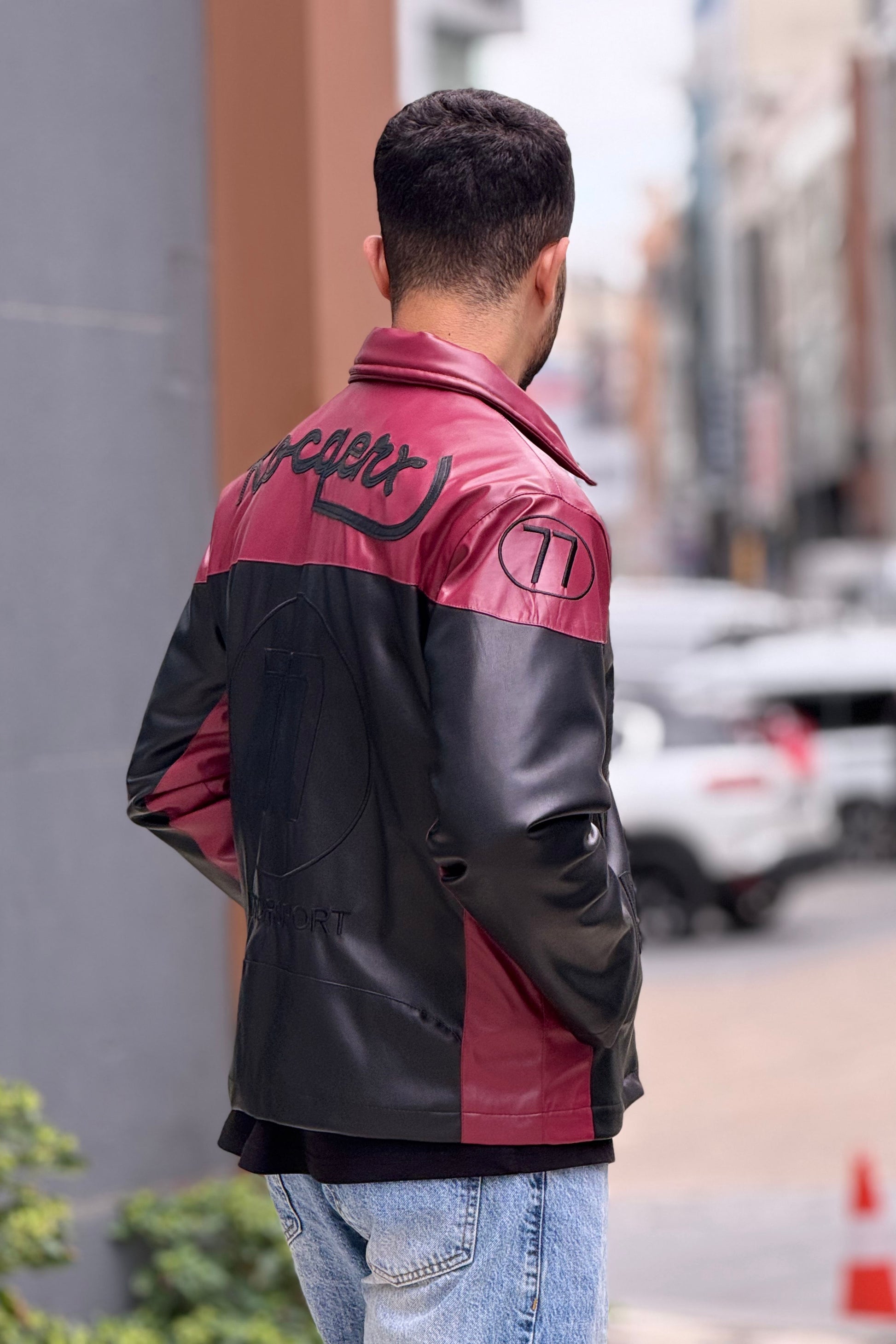 color:red