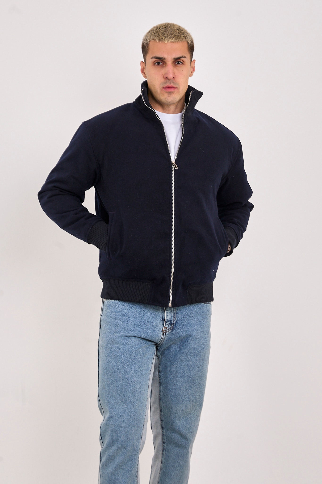 color:navy