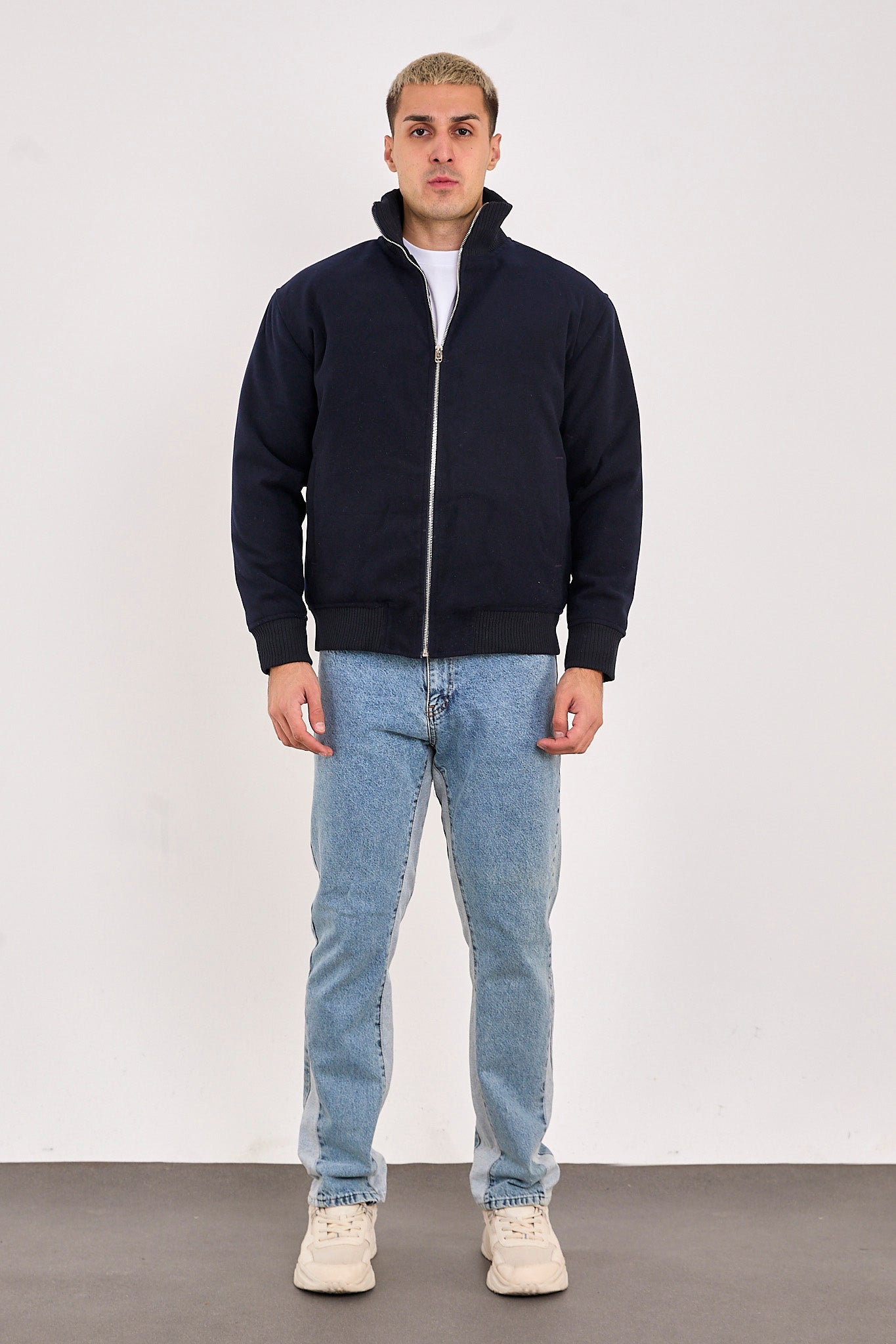 color:navy