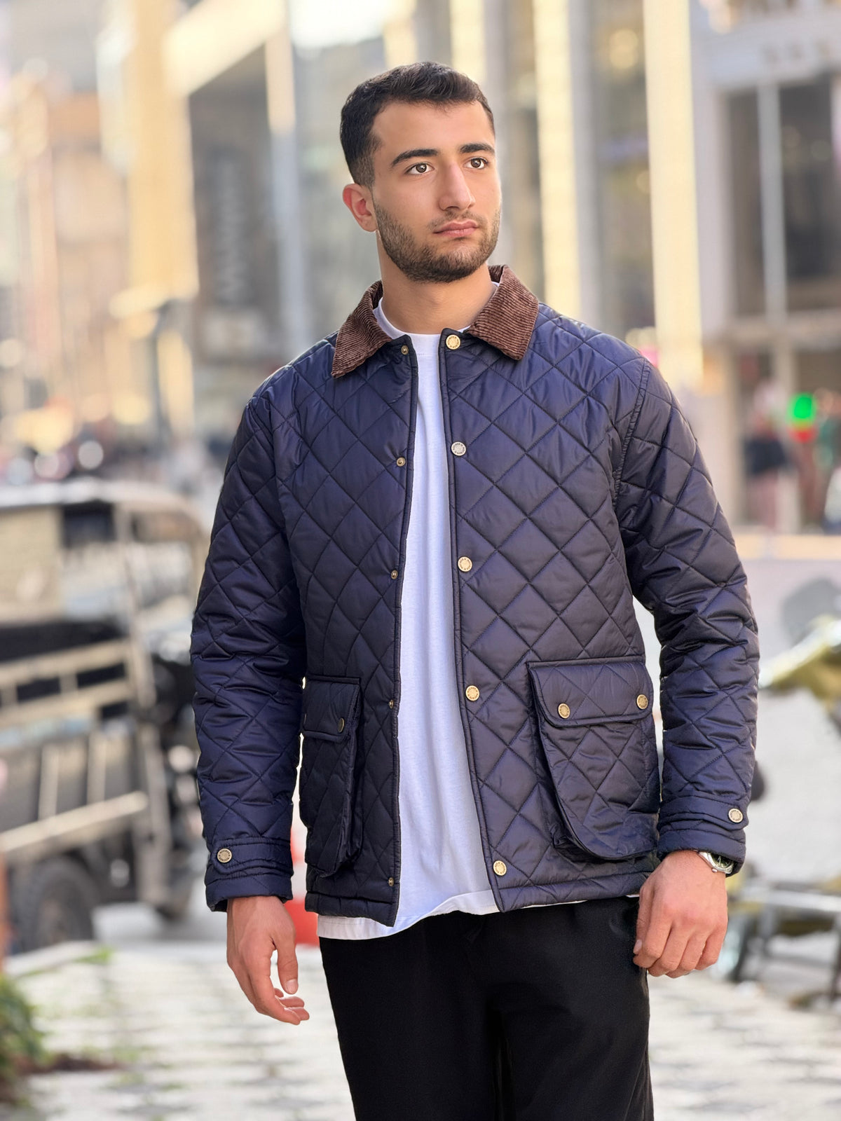 color:navy