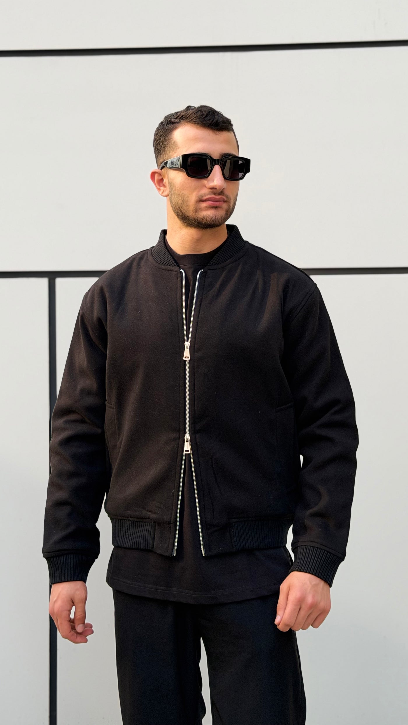 color:black