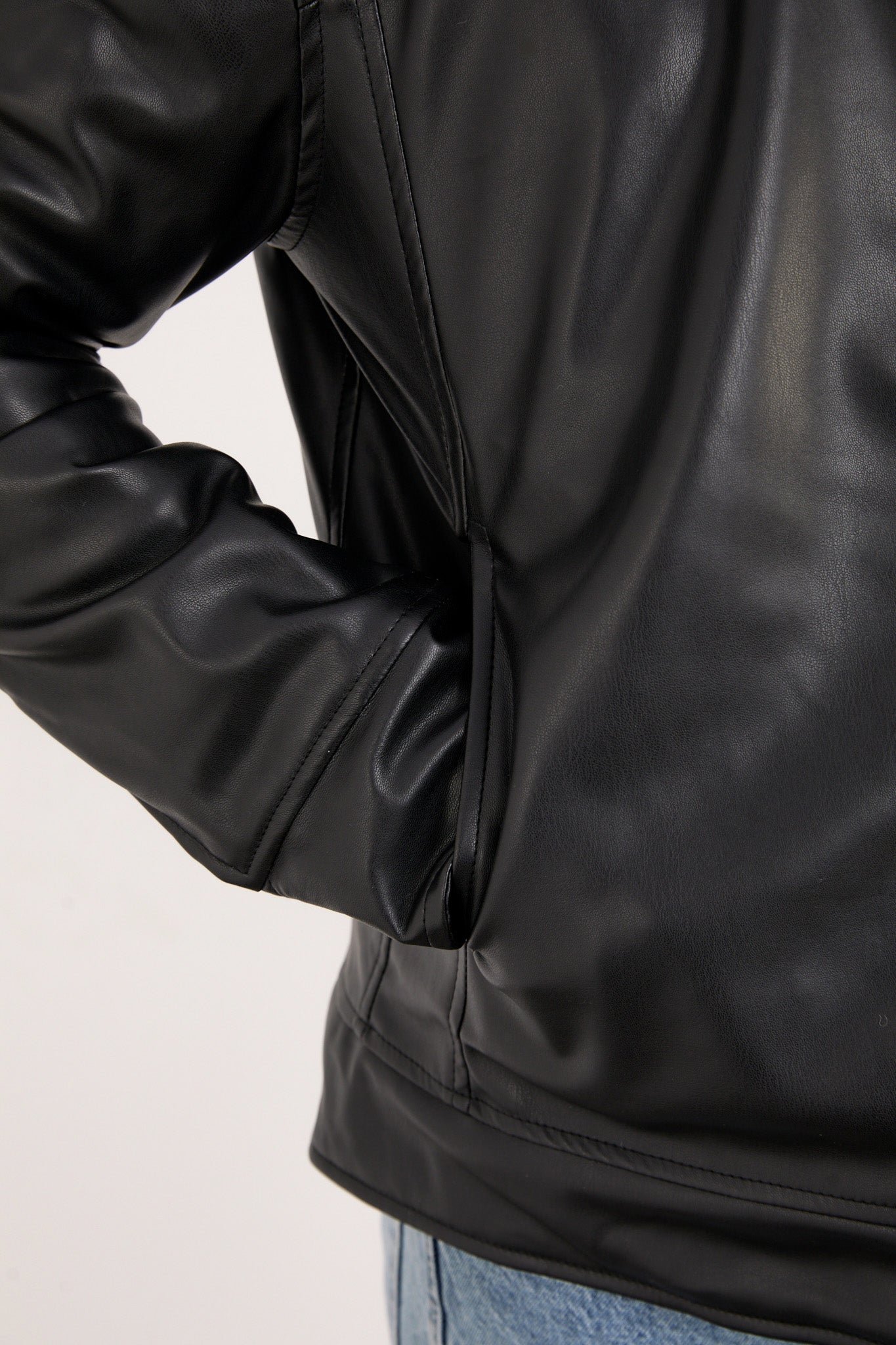 color:black