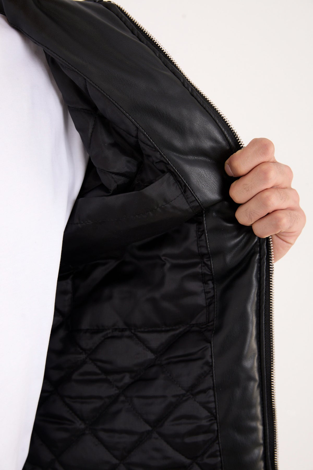 color:black