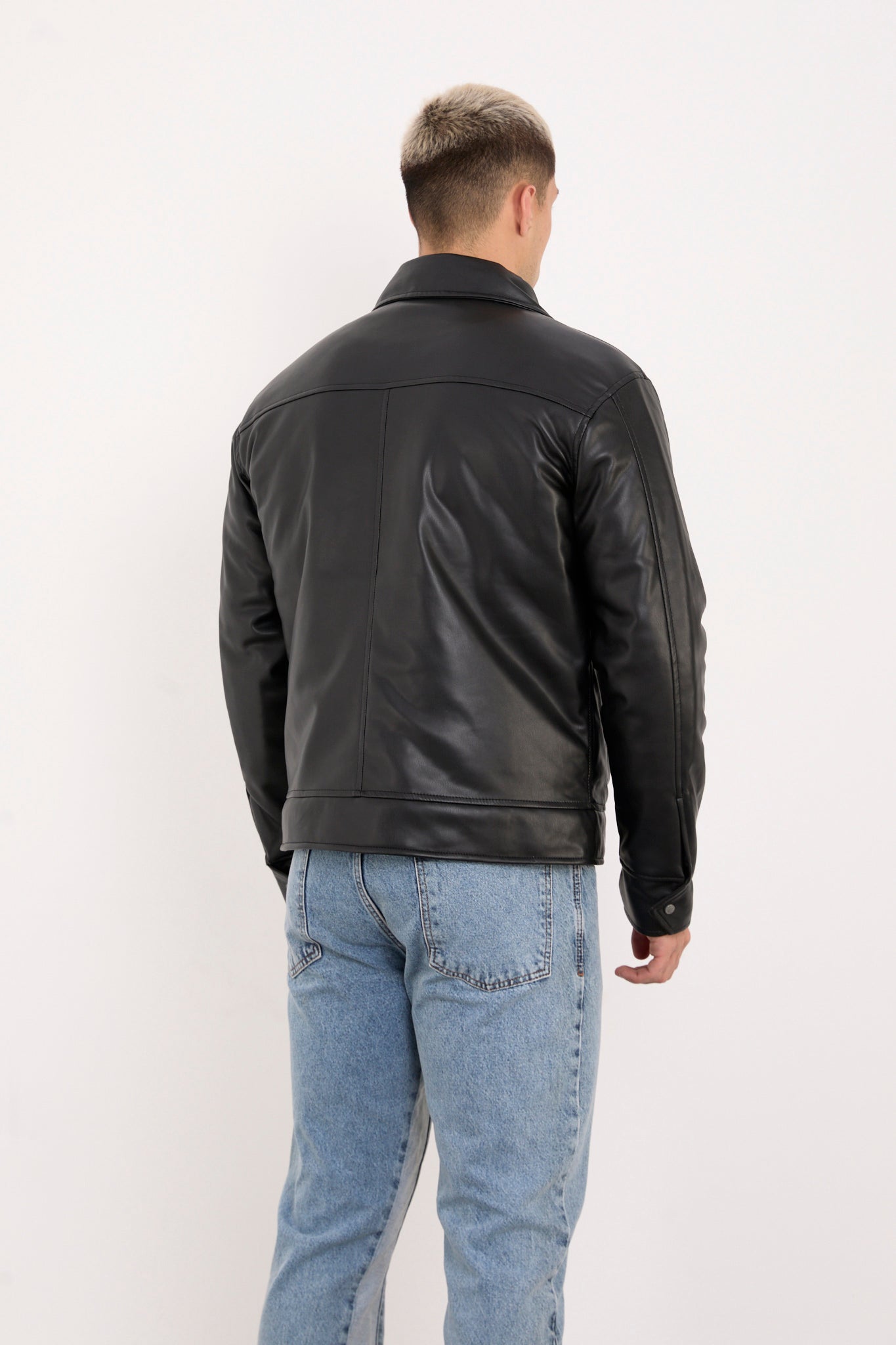 color:black