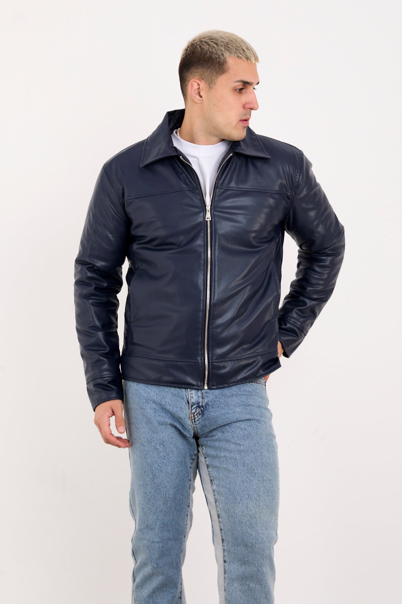 color:navy