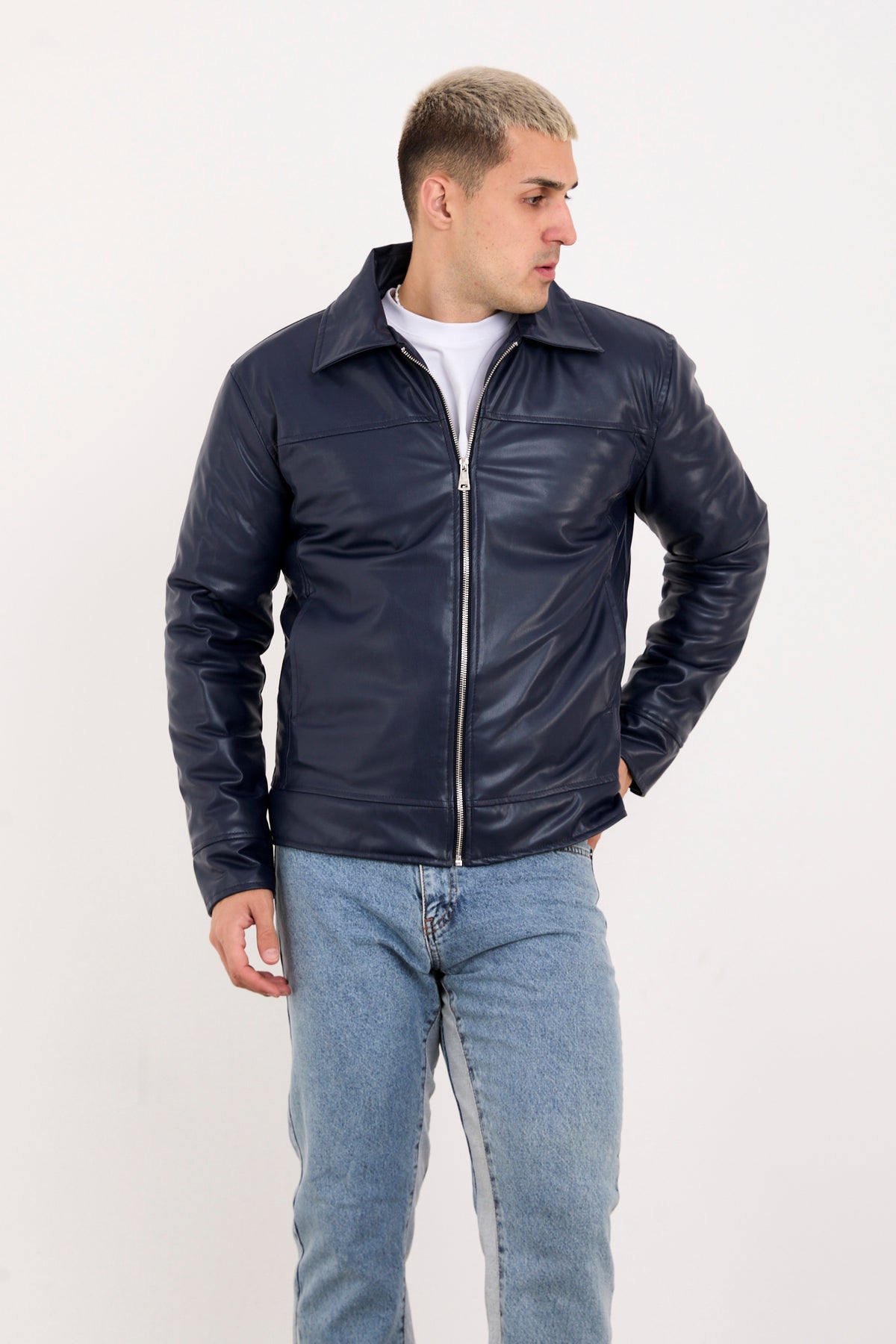 color:navy
