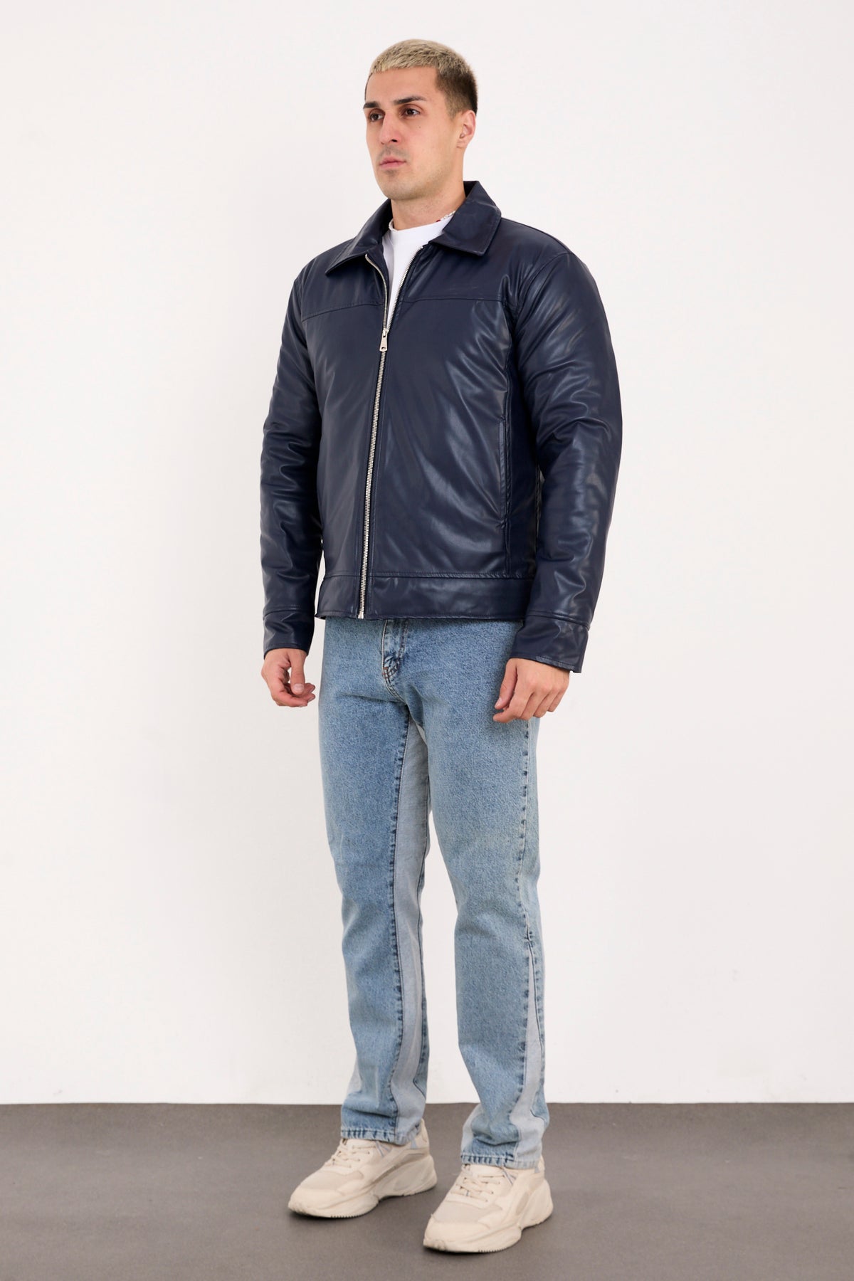 color:navy
