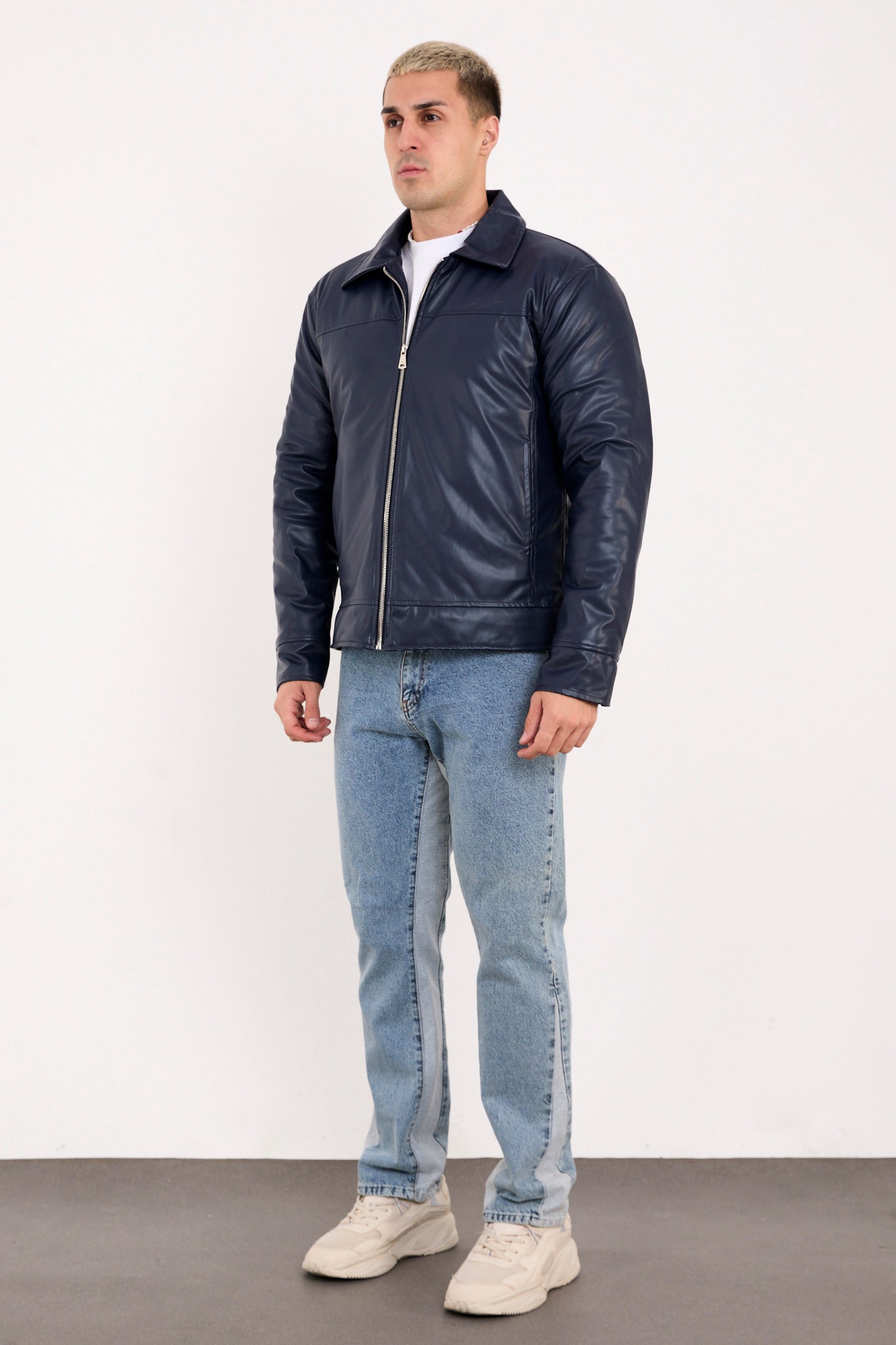 color:navy