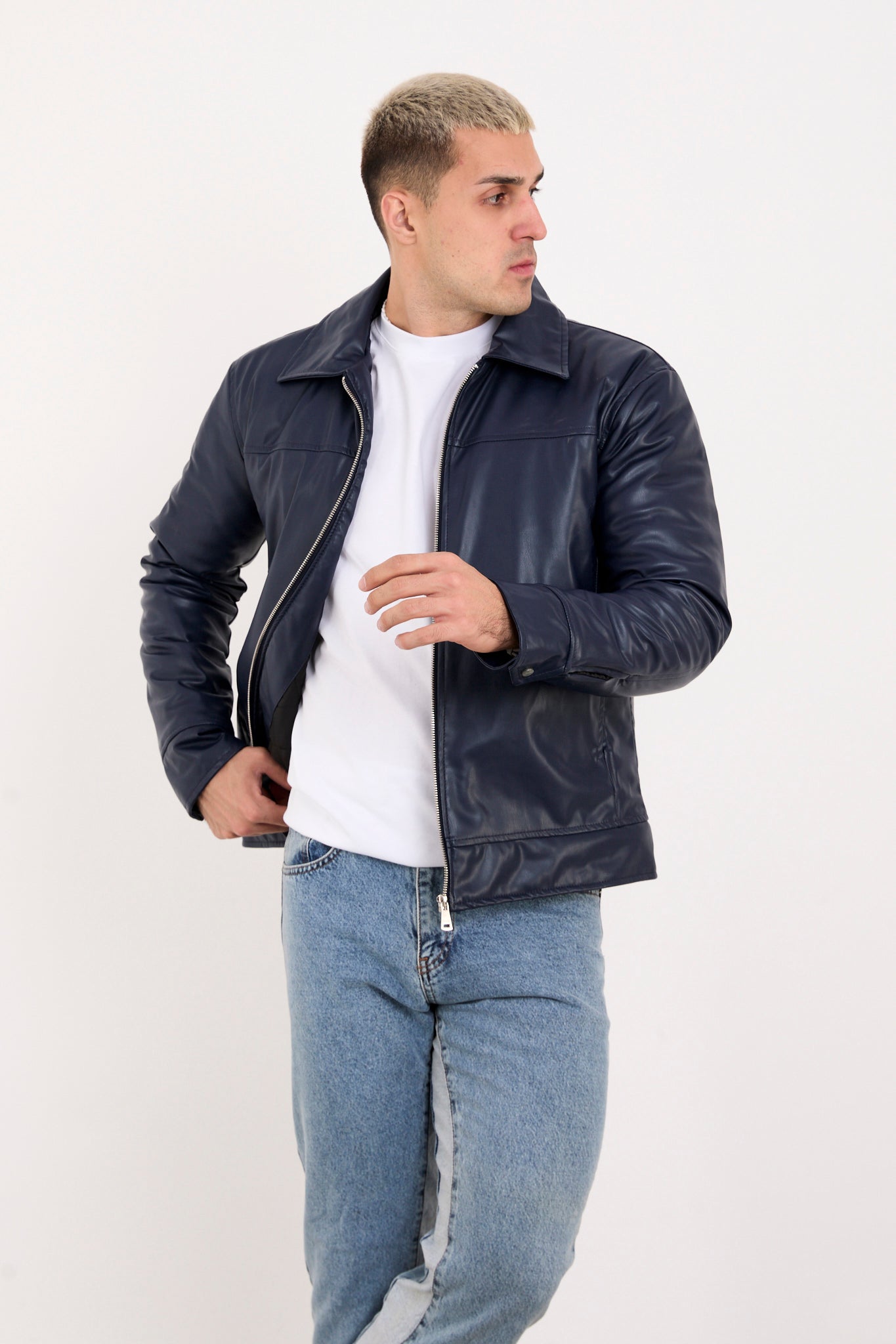 color:navy