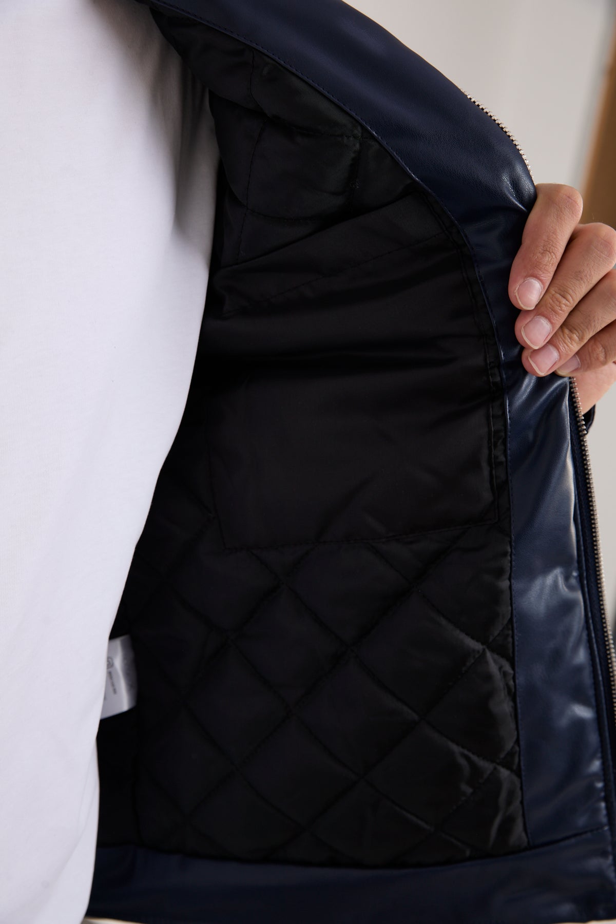 color:navy