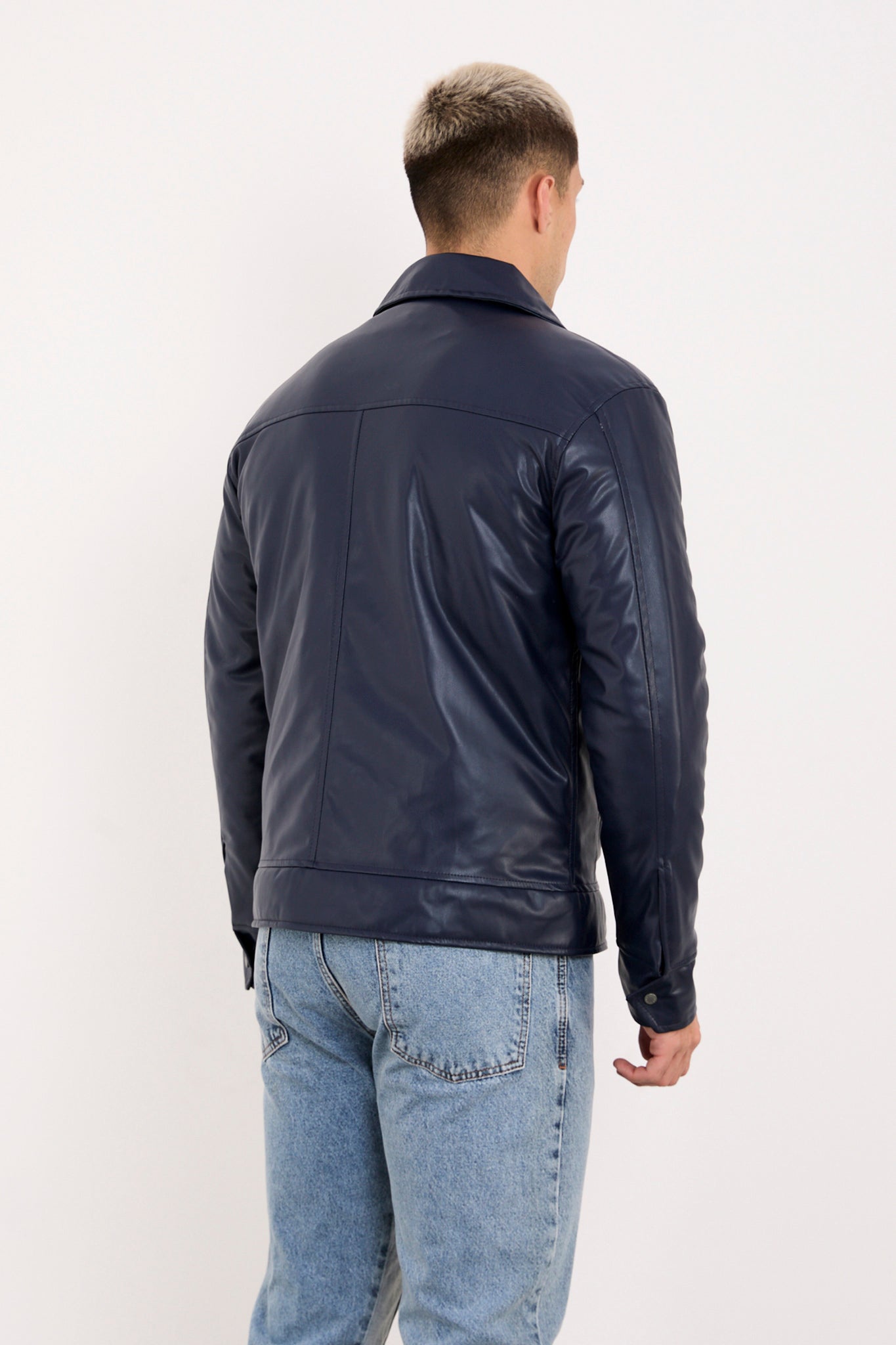 color:navy