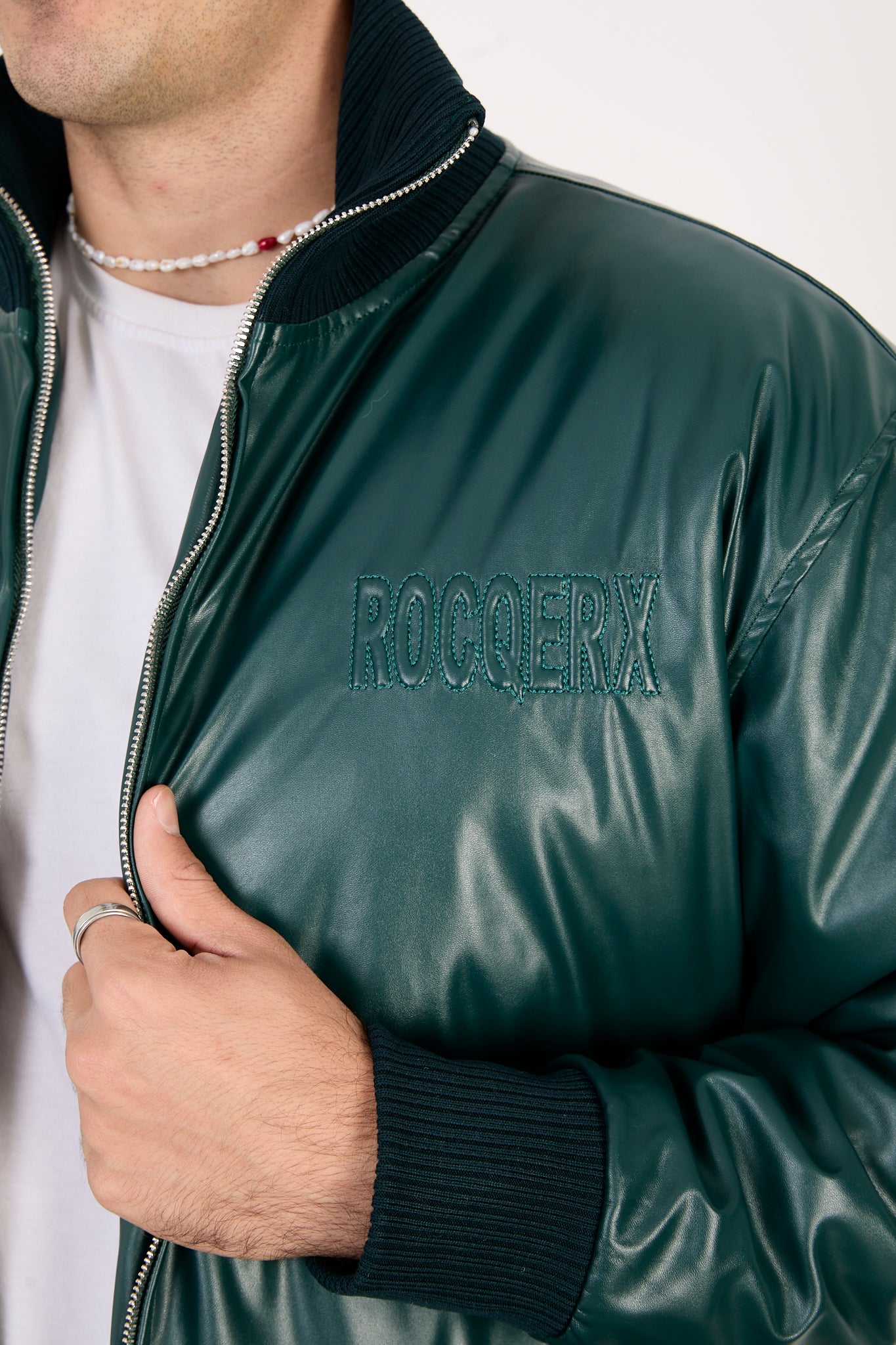 color:green