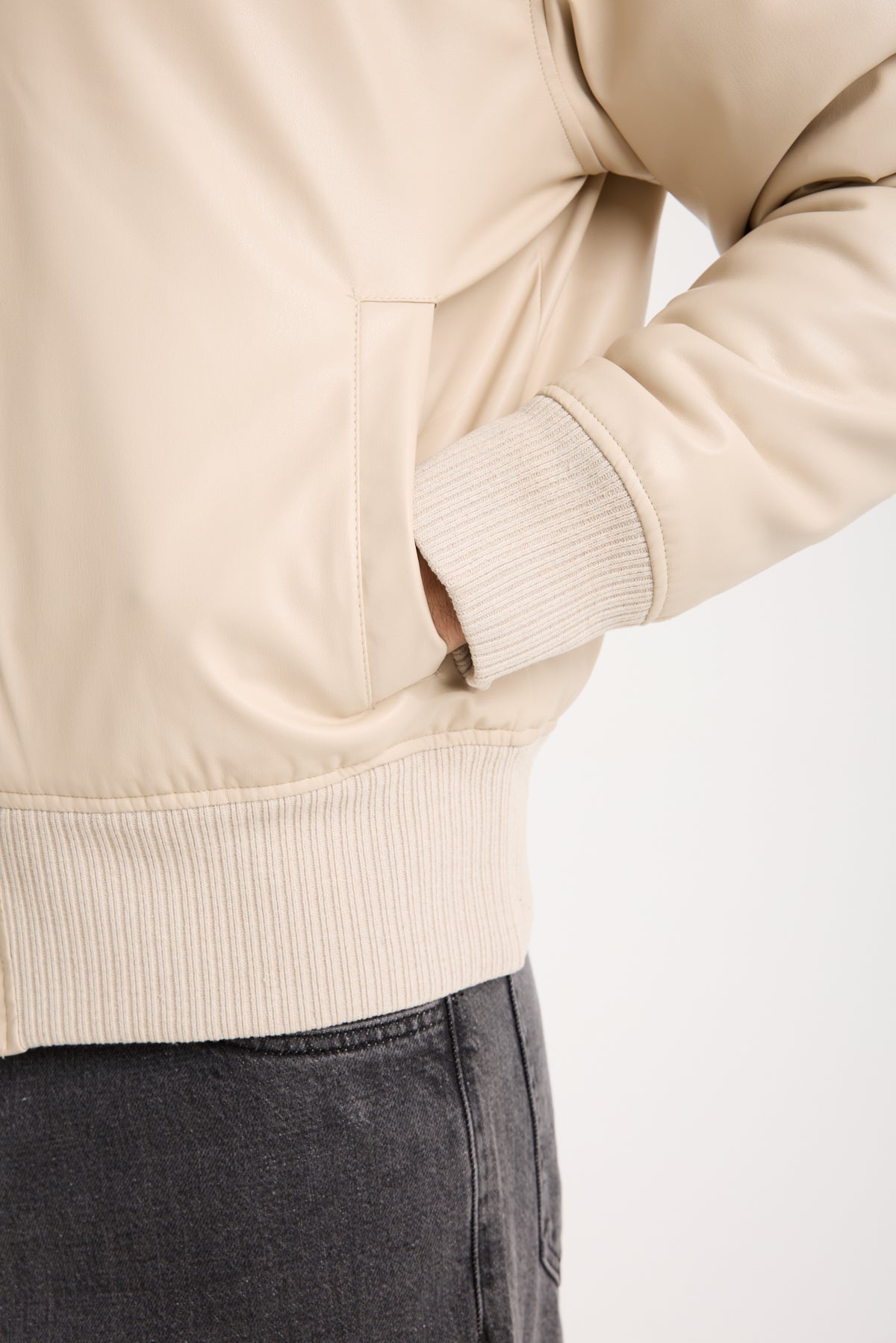 color:beige