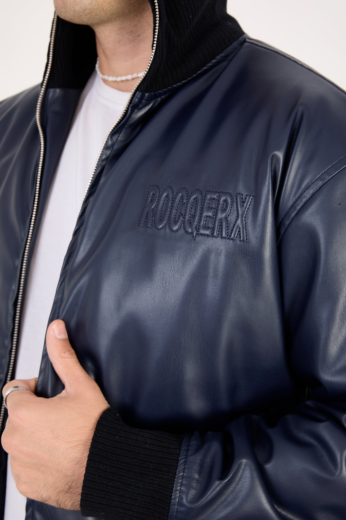 color:navy