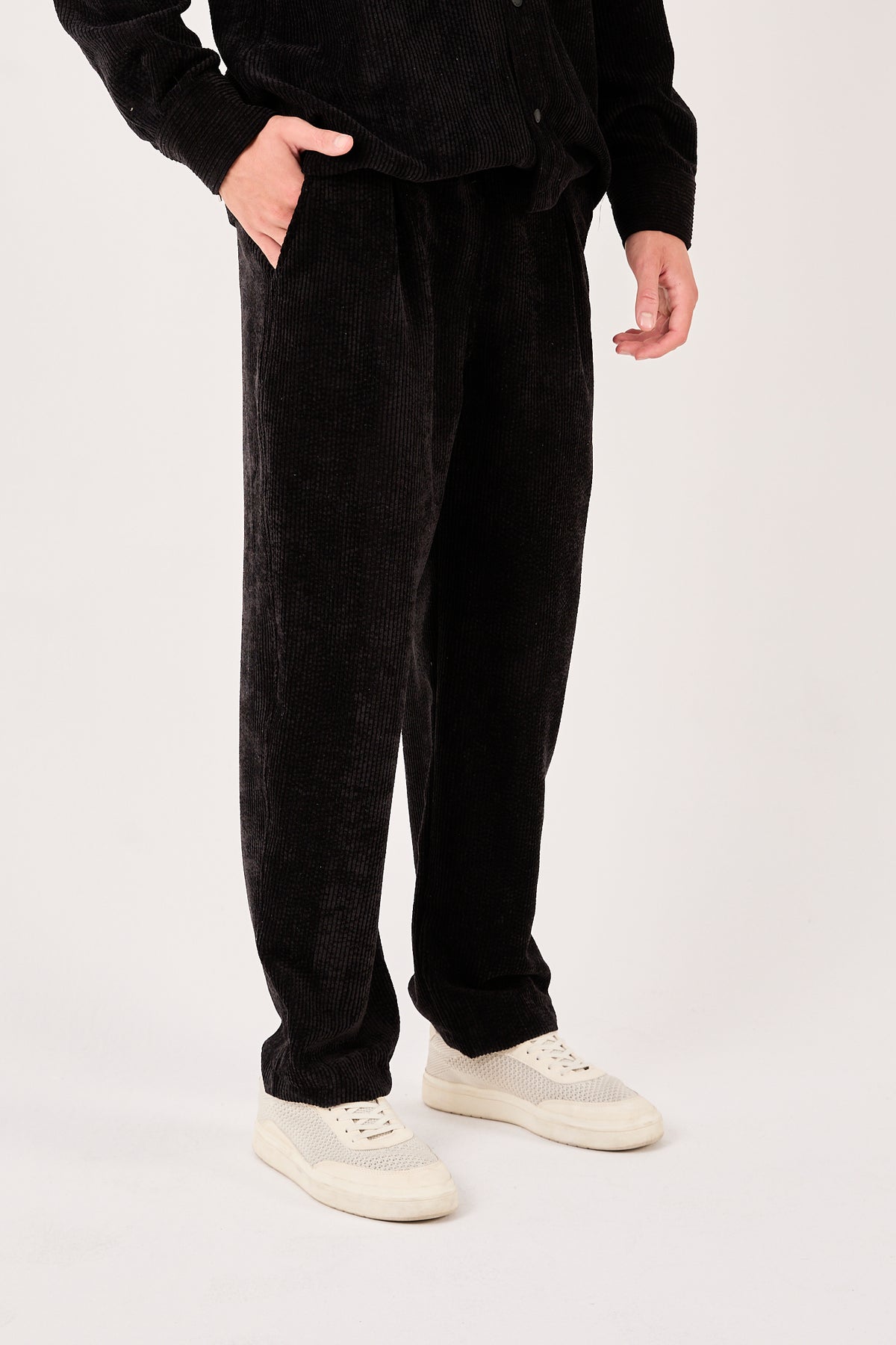 color:black