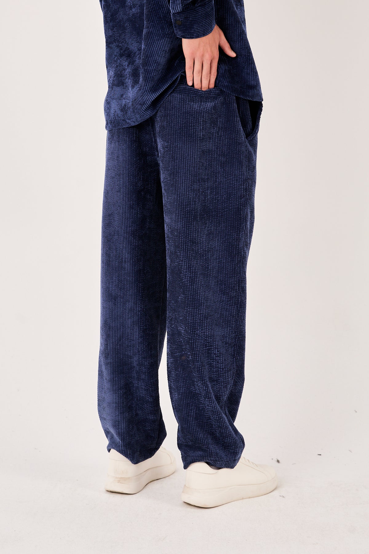 color:navy