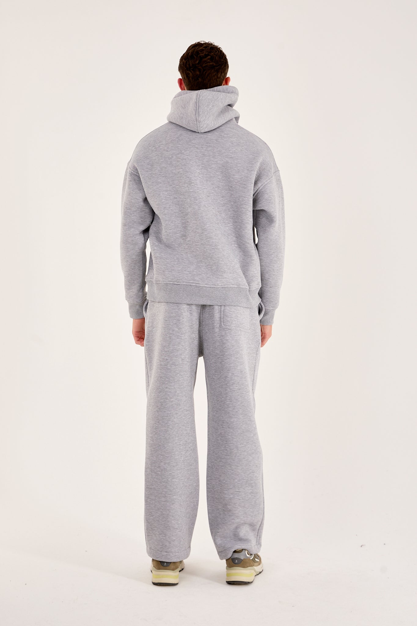 color:gray