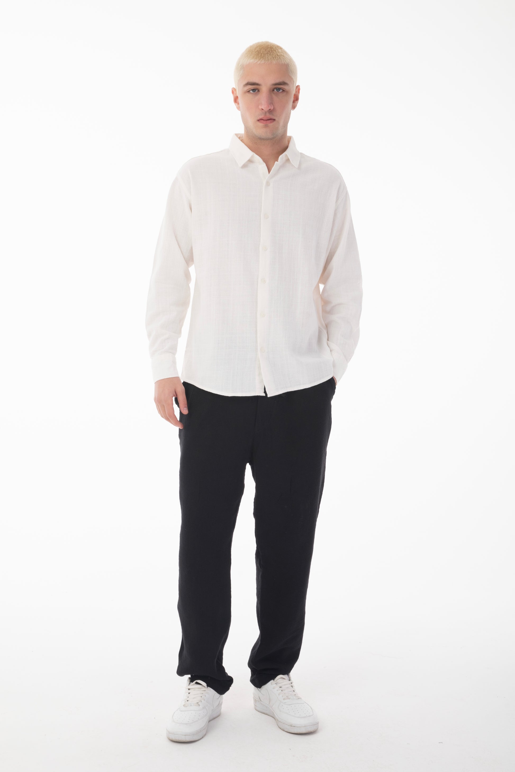 color:white
