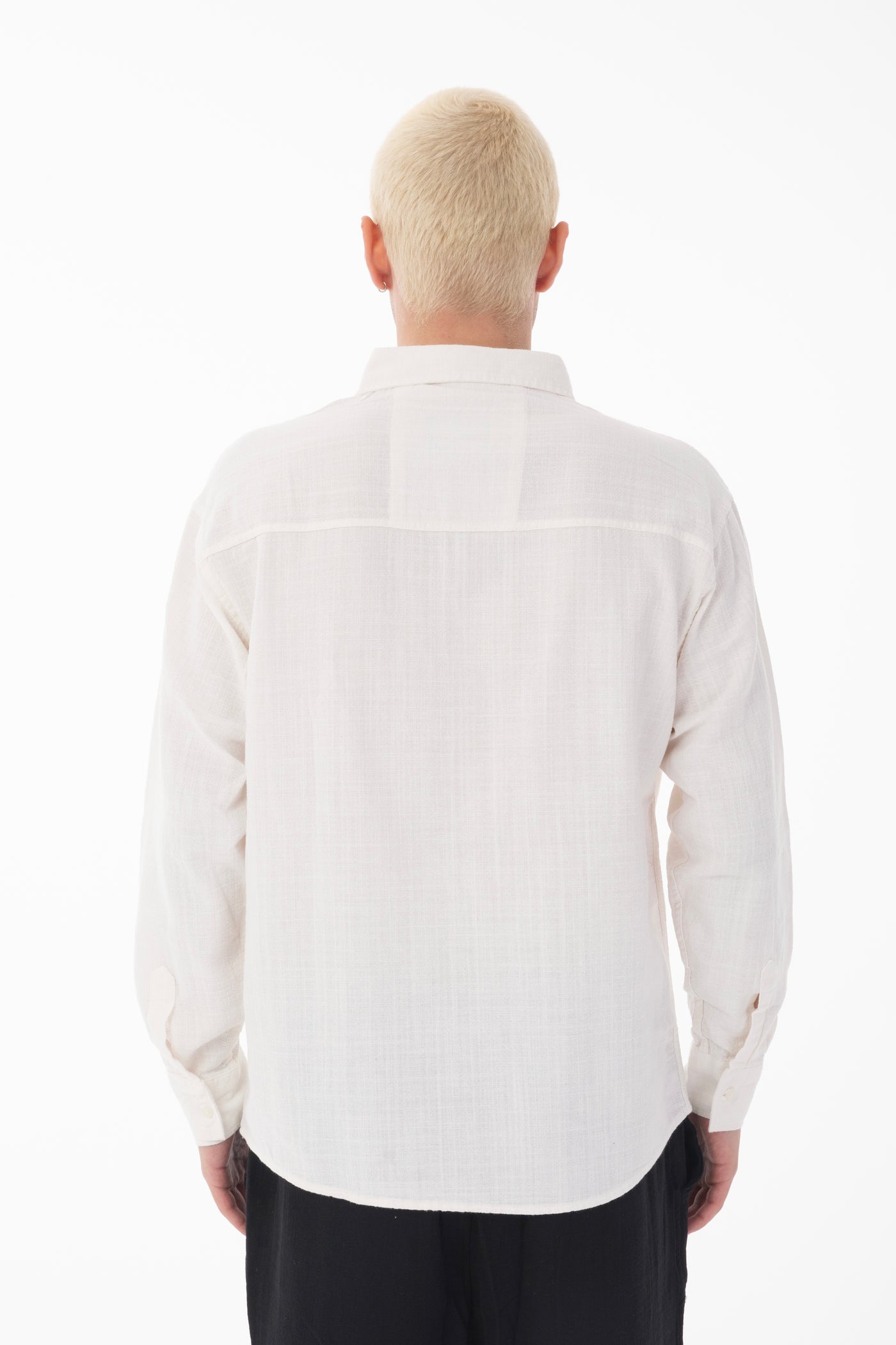 color:white