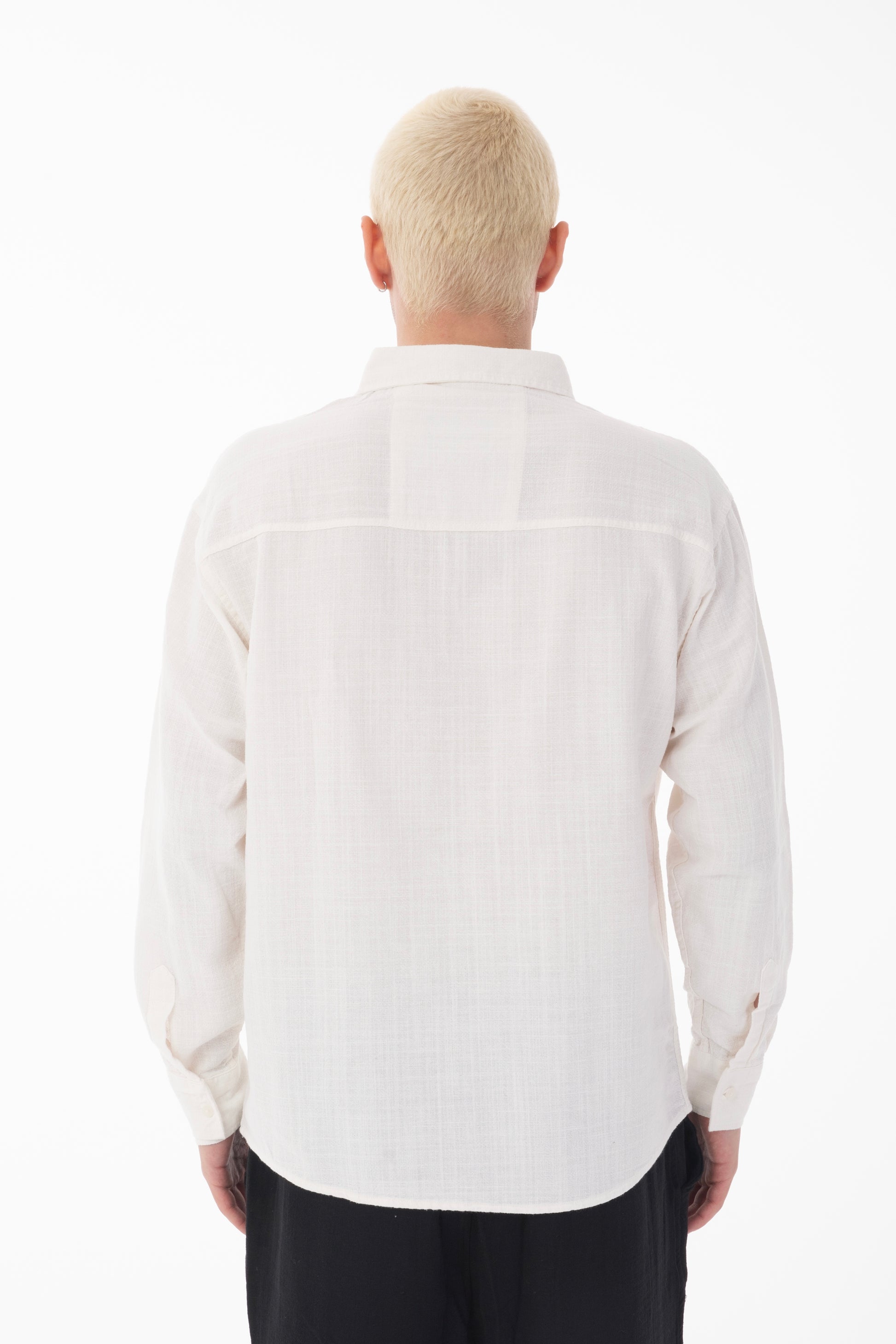 color:white