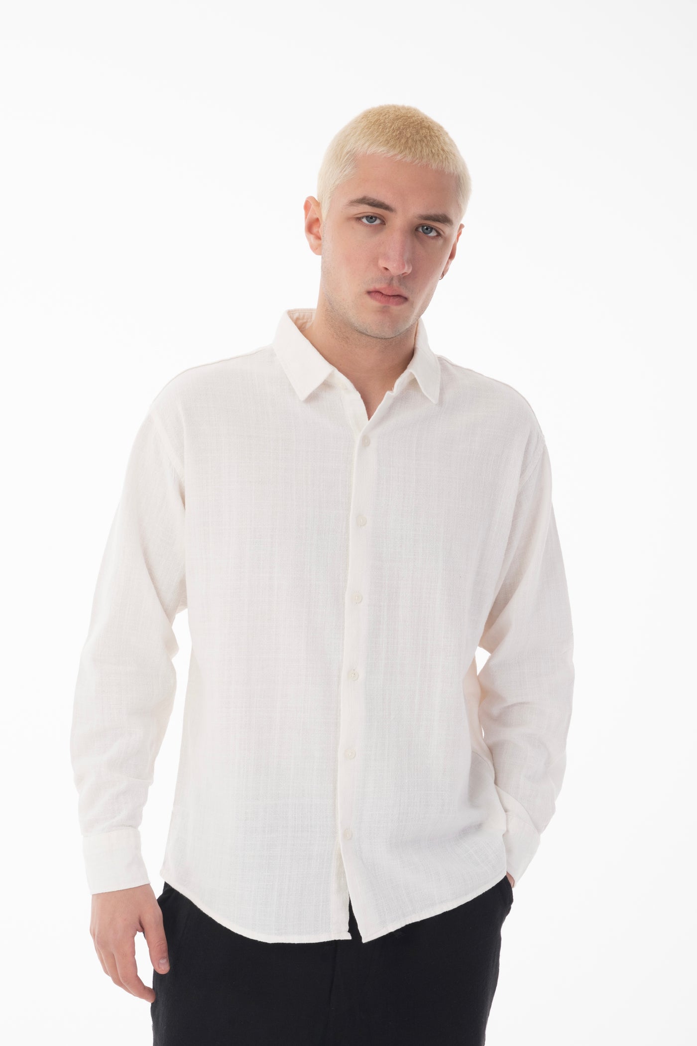 color:white