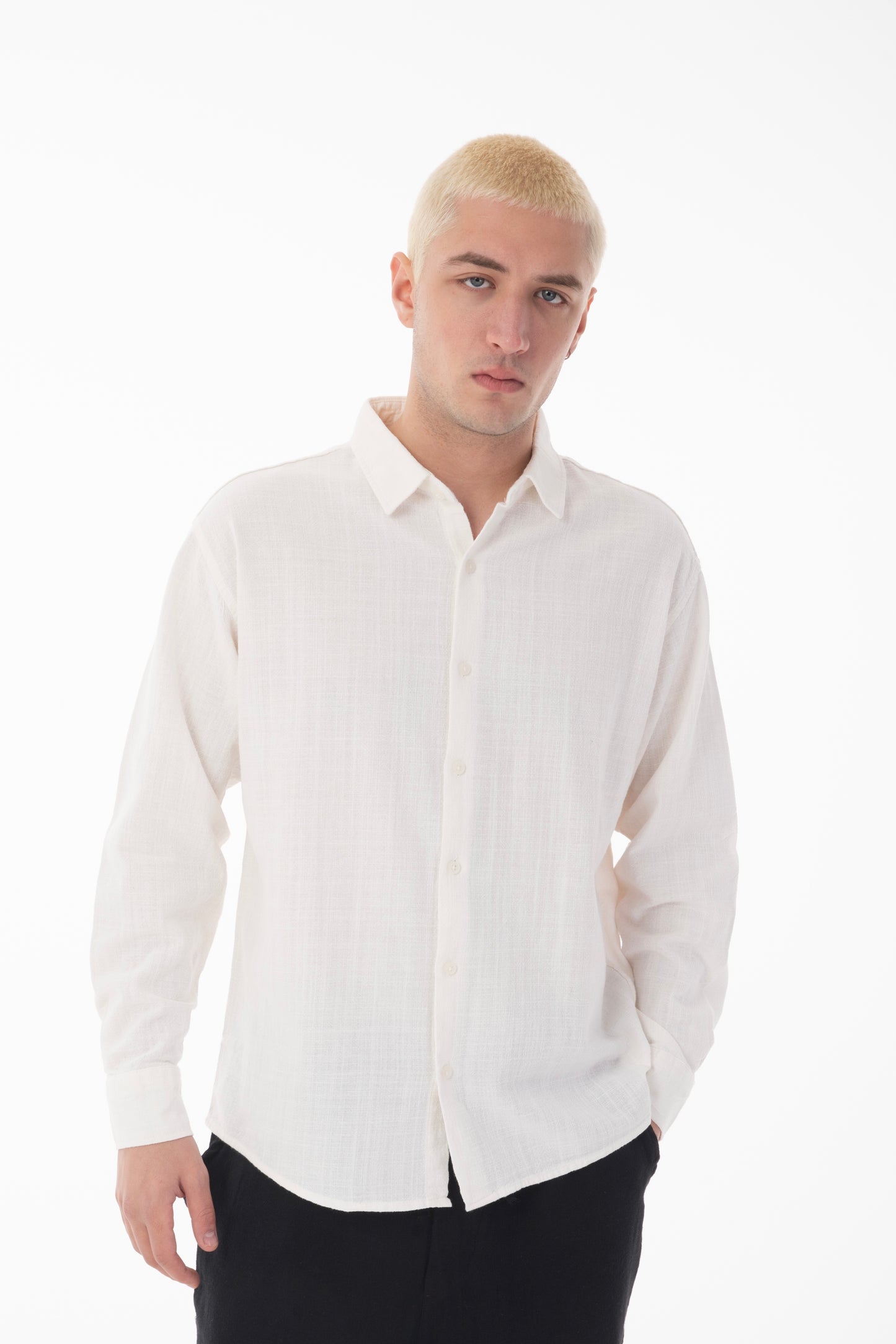 color:white