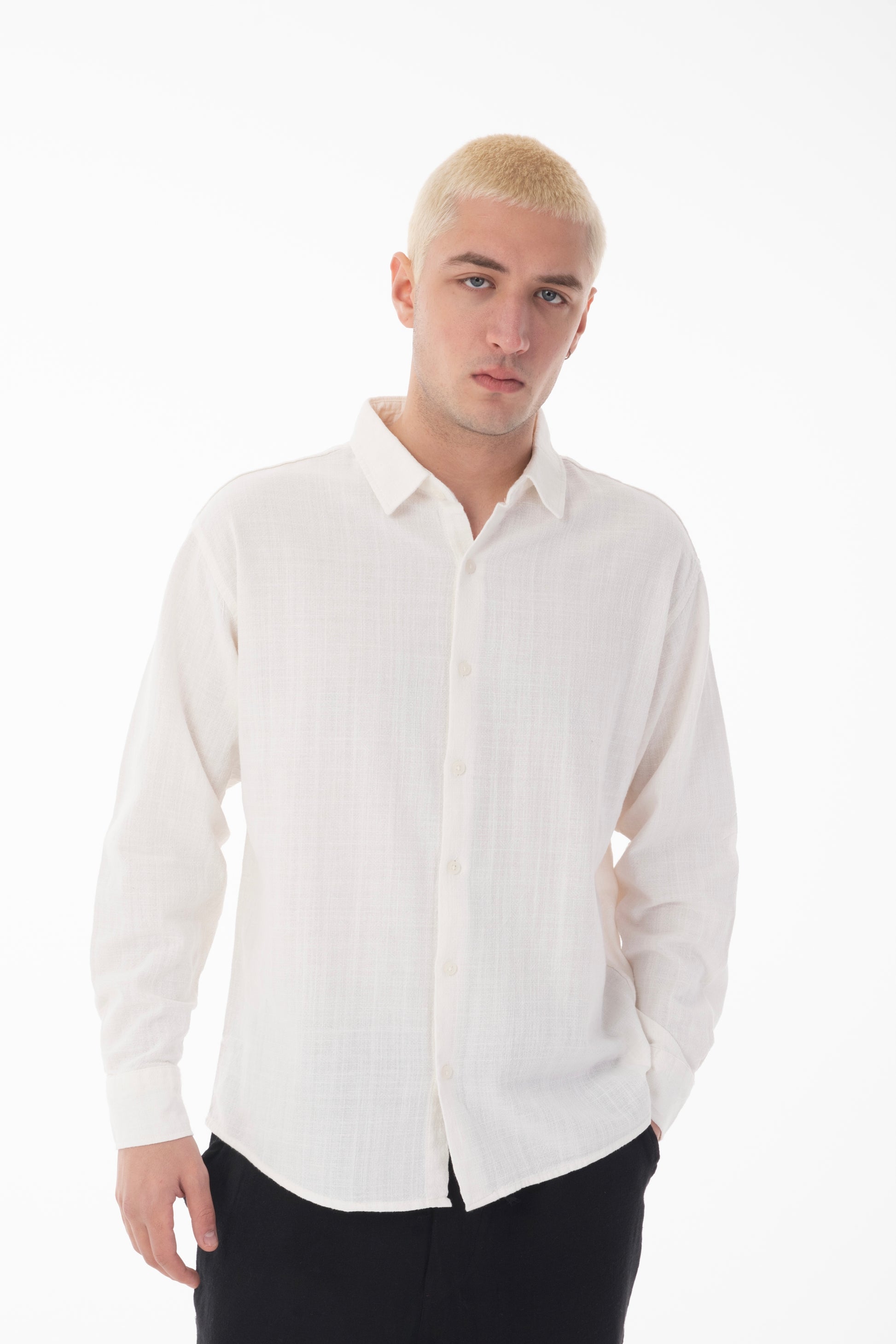 color:white