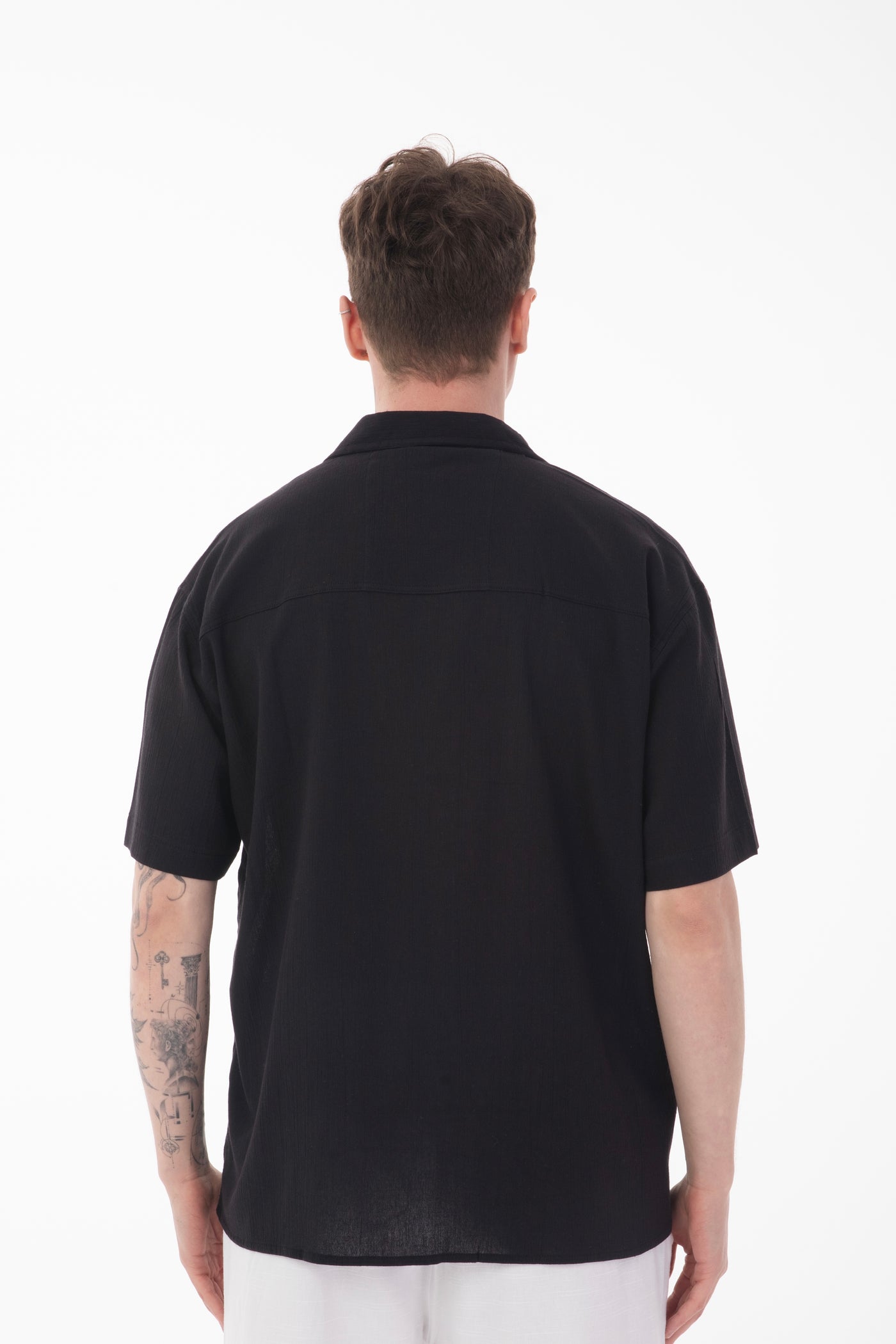 color:black