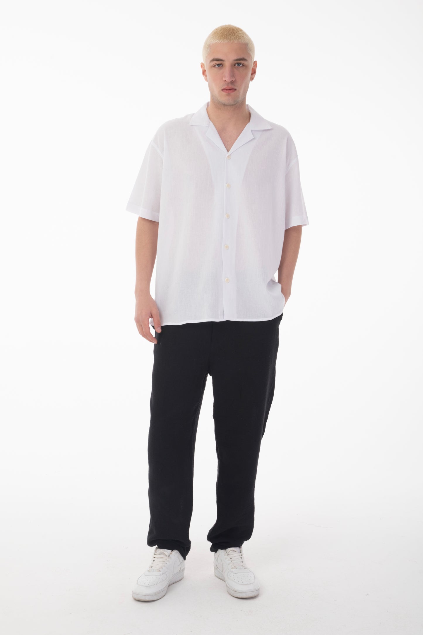 color:white