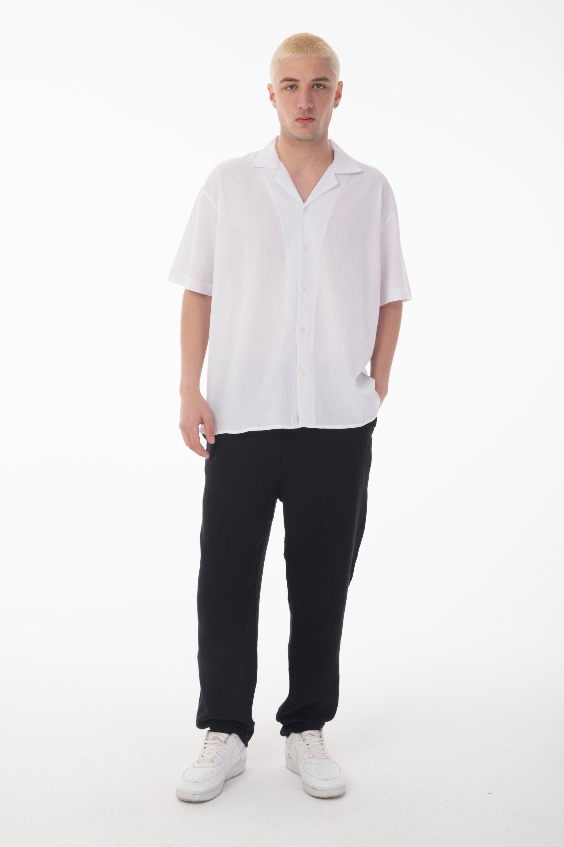 color:white