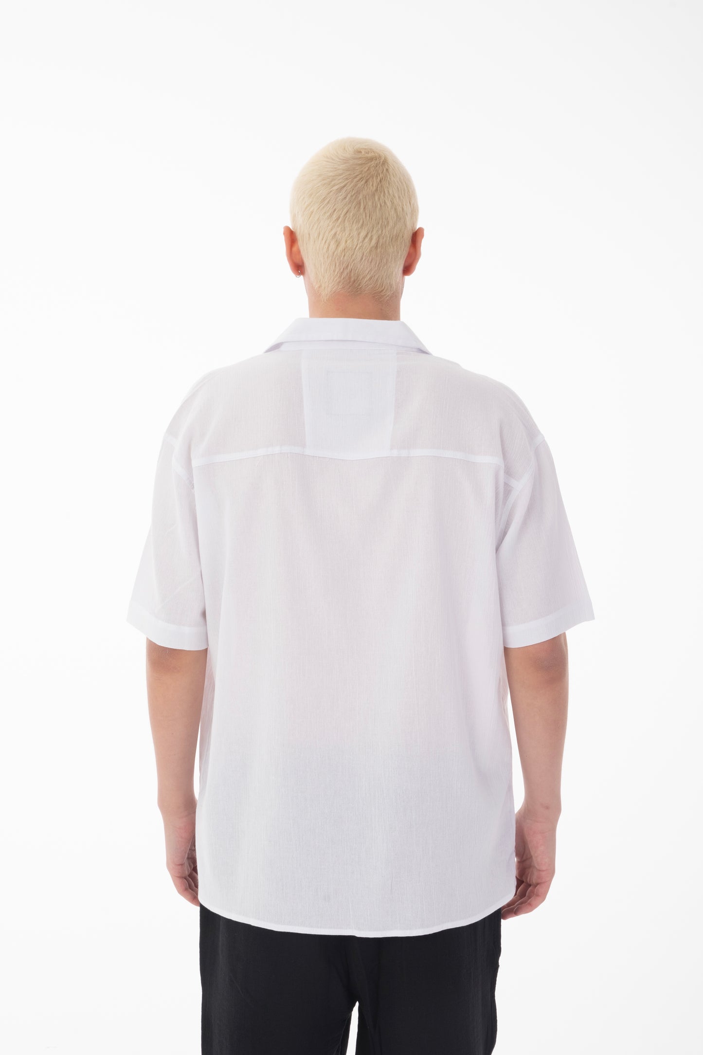 color:white