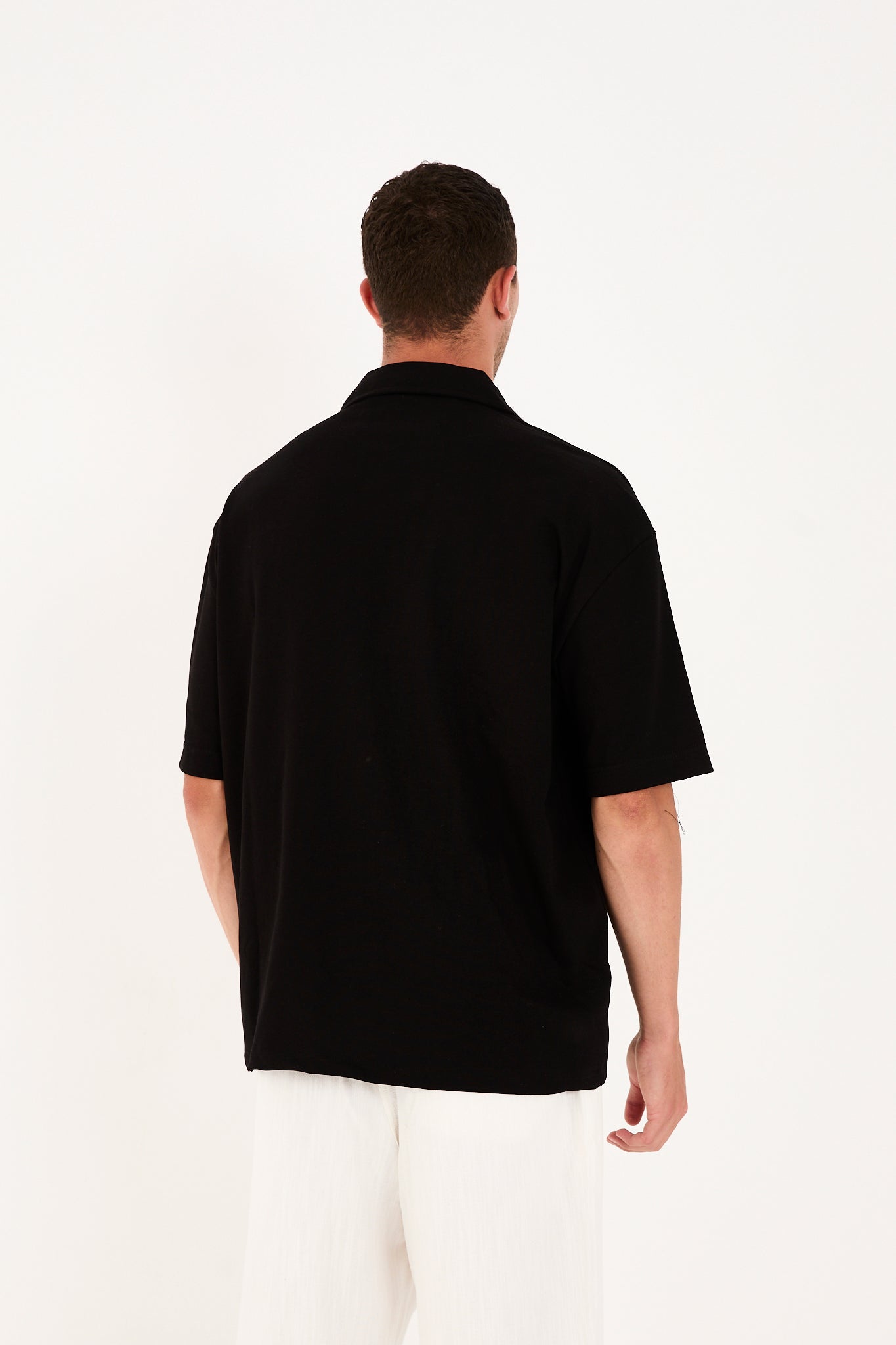 color:black