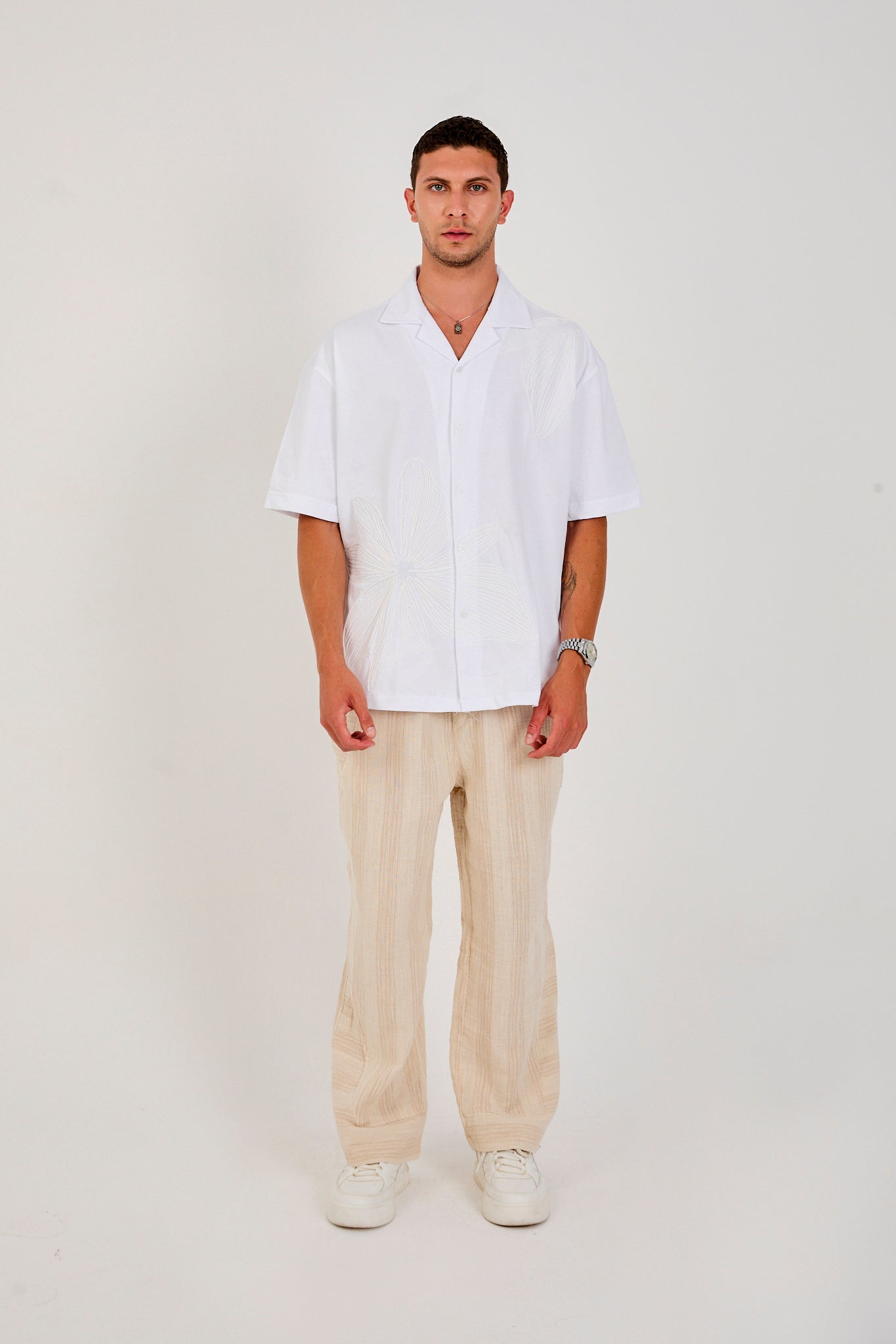 color:white