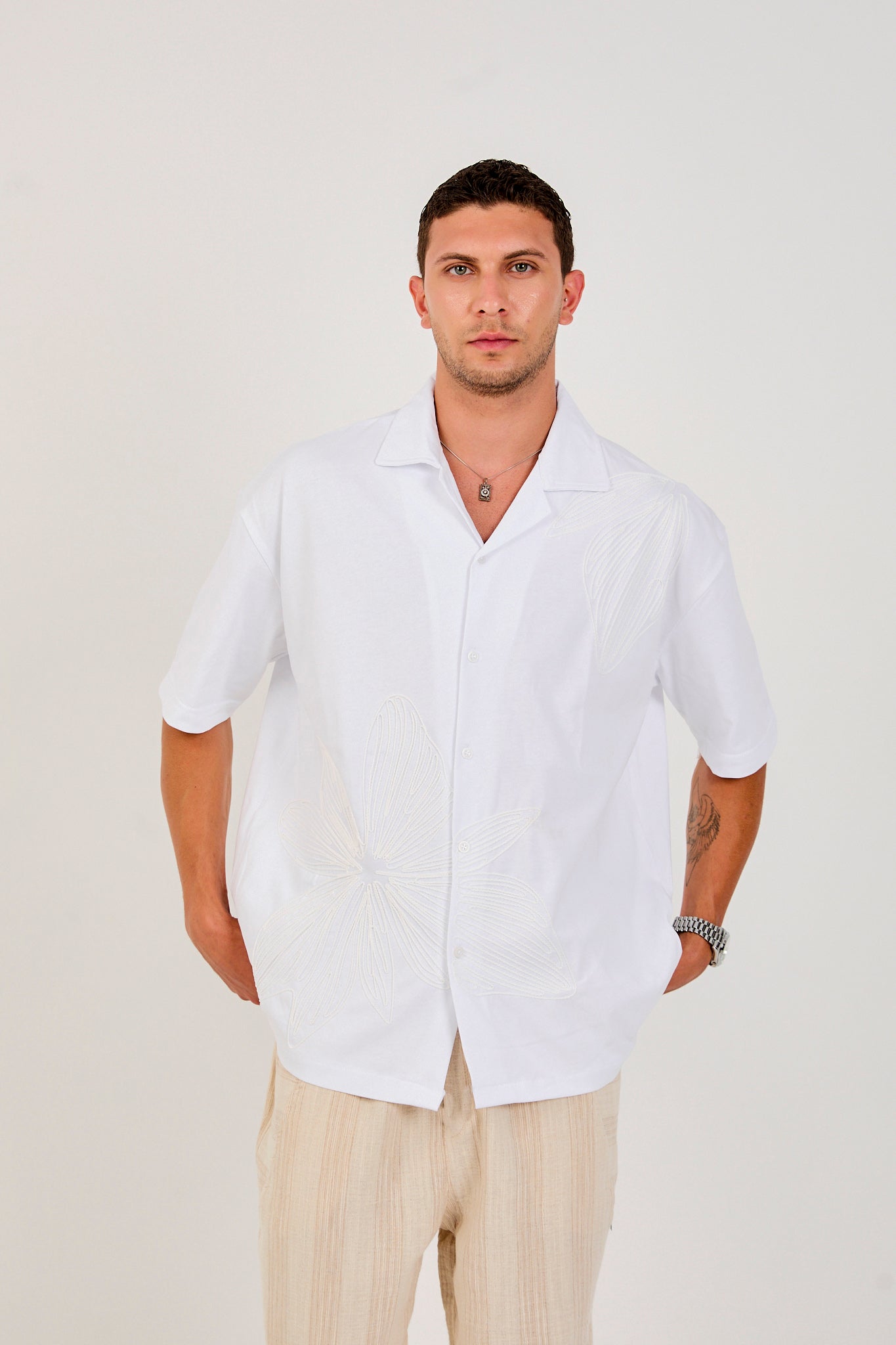 color:white
