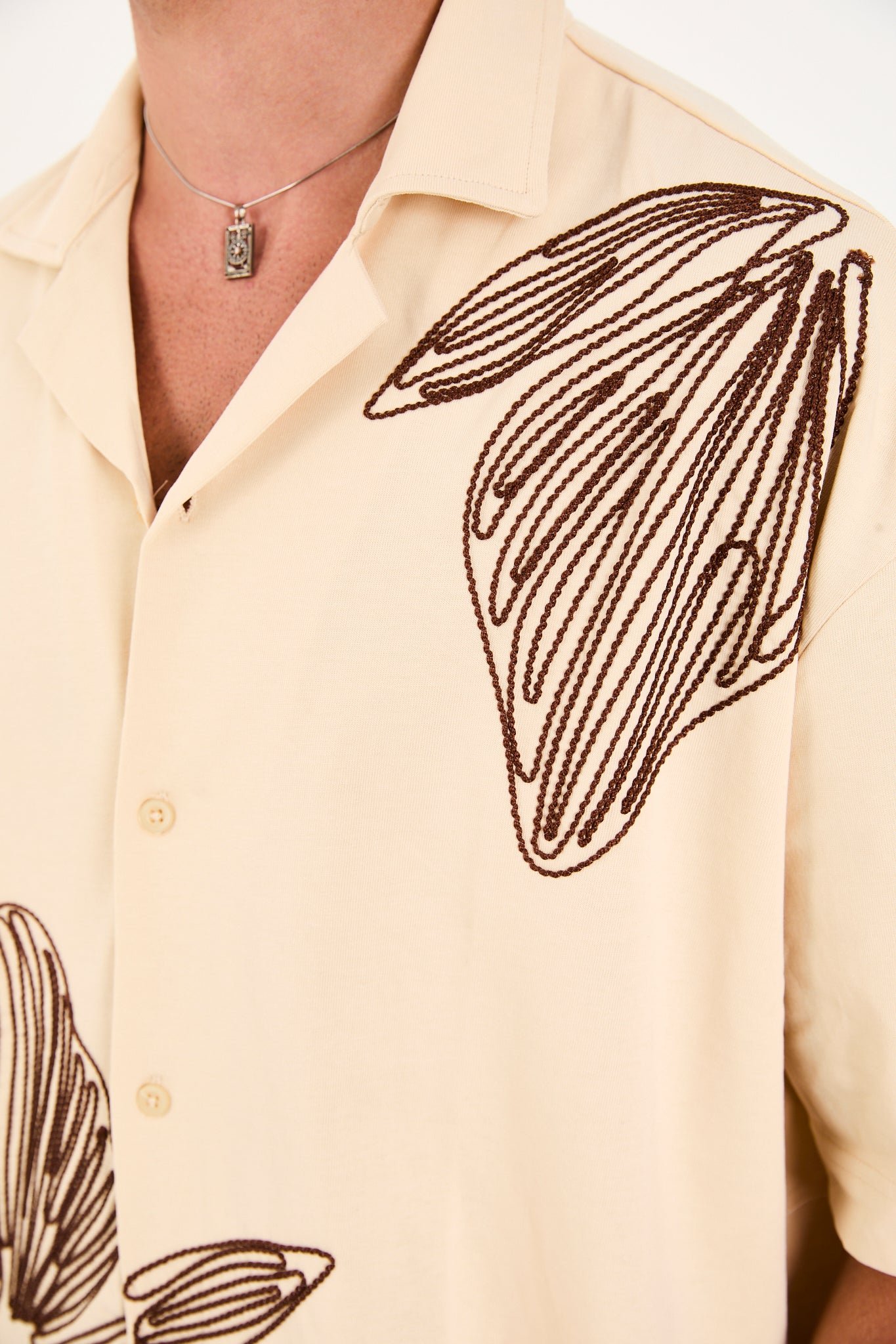 color:beige