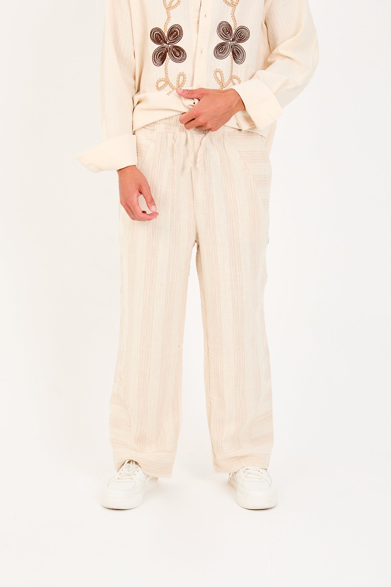 color:beige