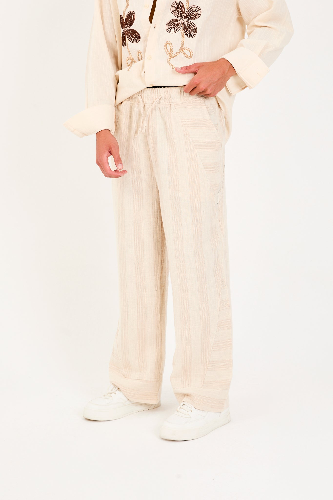 color:beige