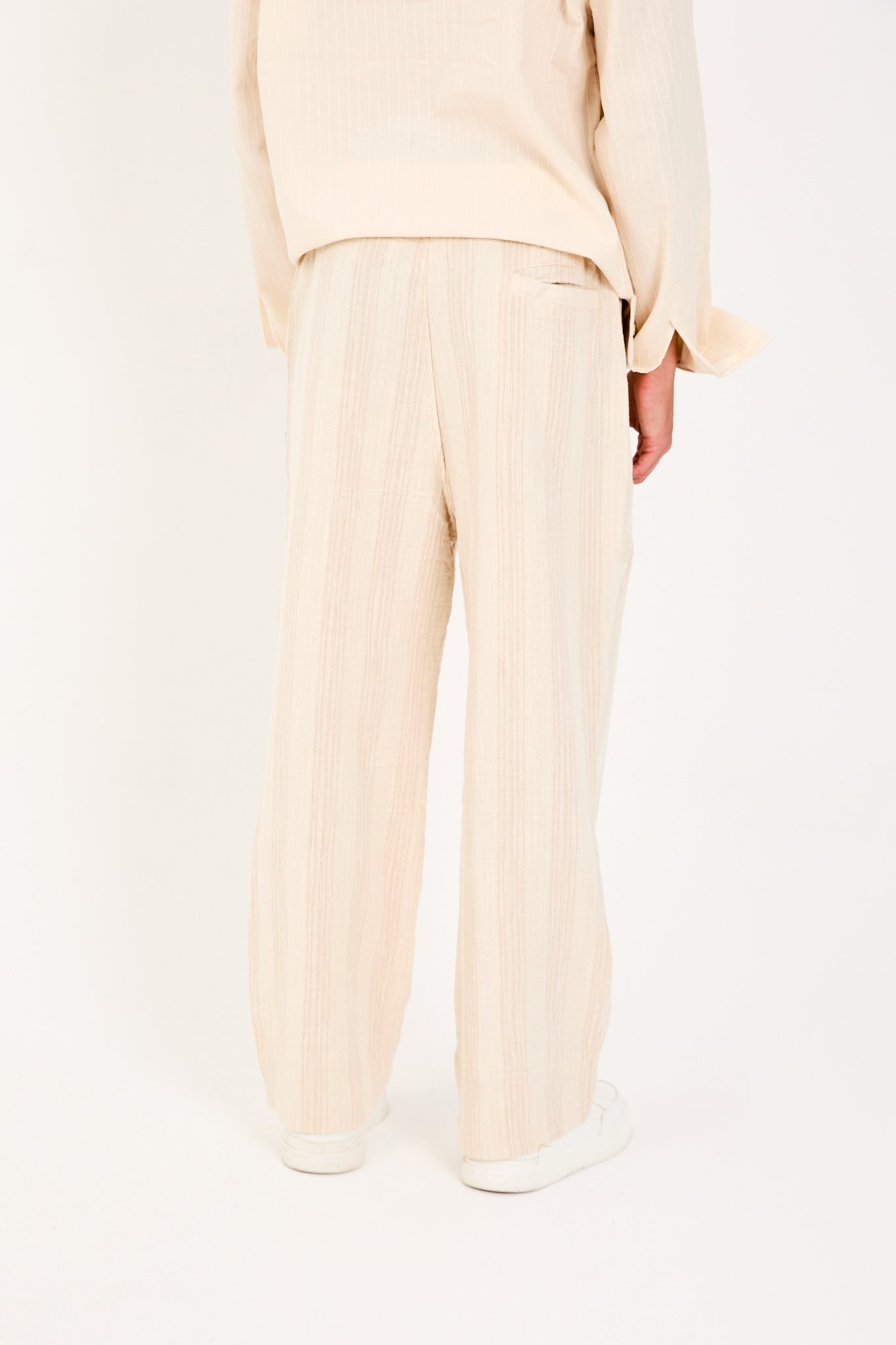 color:beige